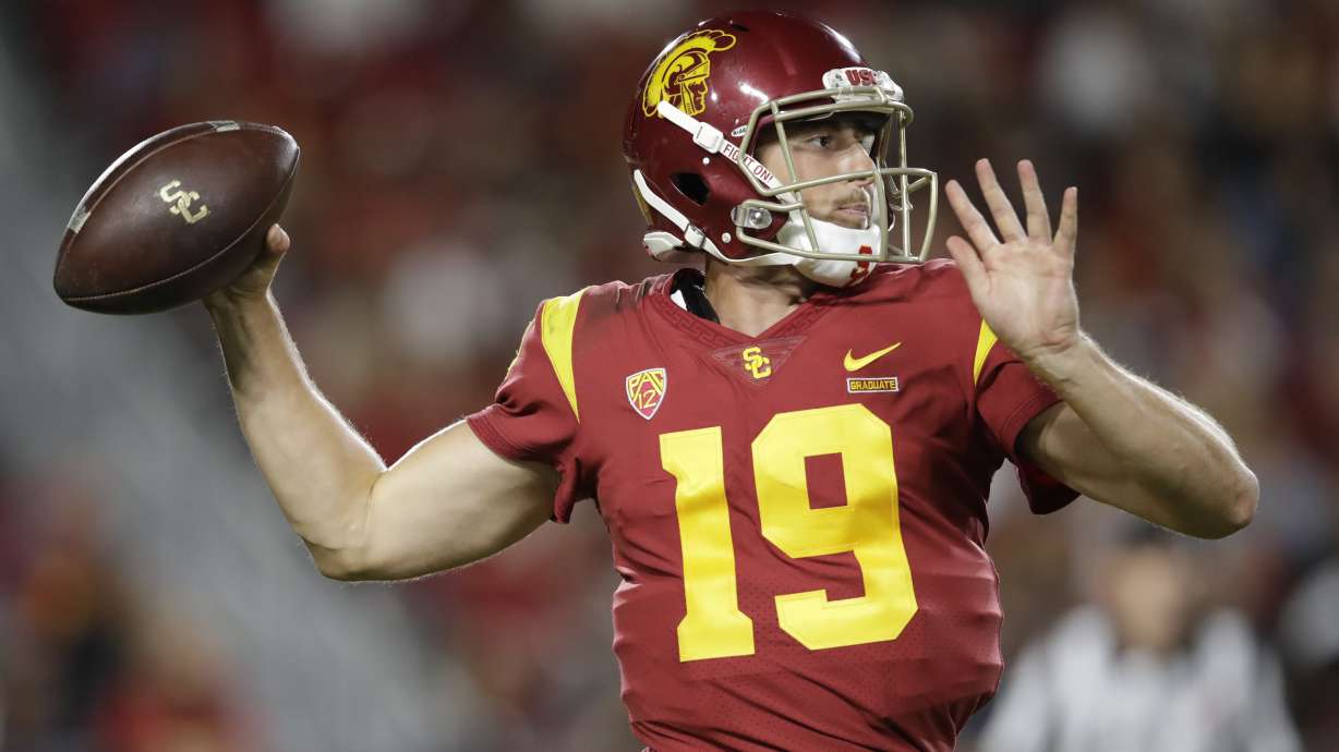 Fink gets turn to start as No. 21 USC faces No. 17 Huskies