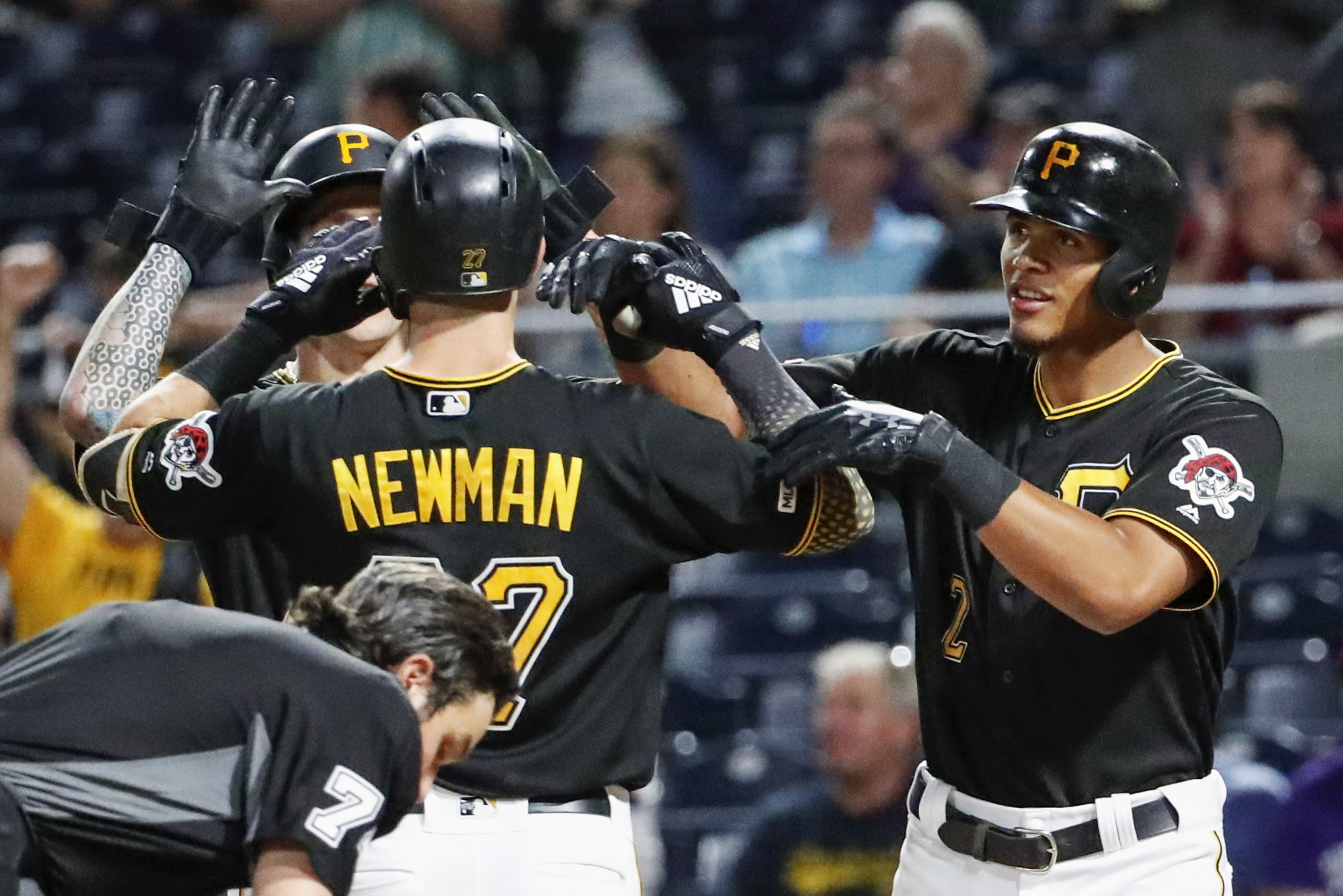 Newman homers twice as Pirates rally past Reds 6-5