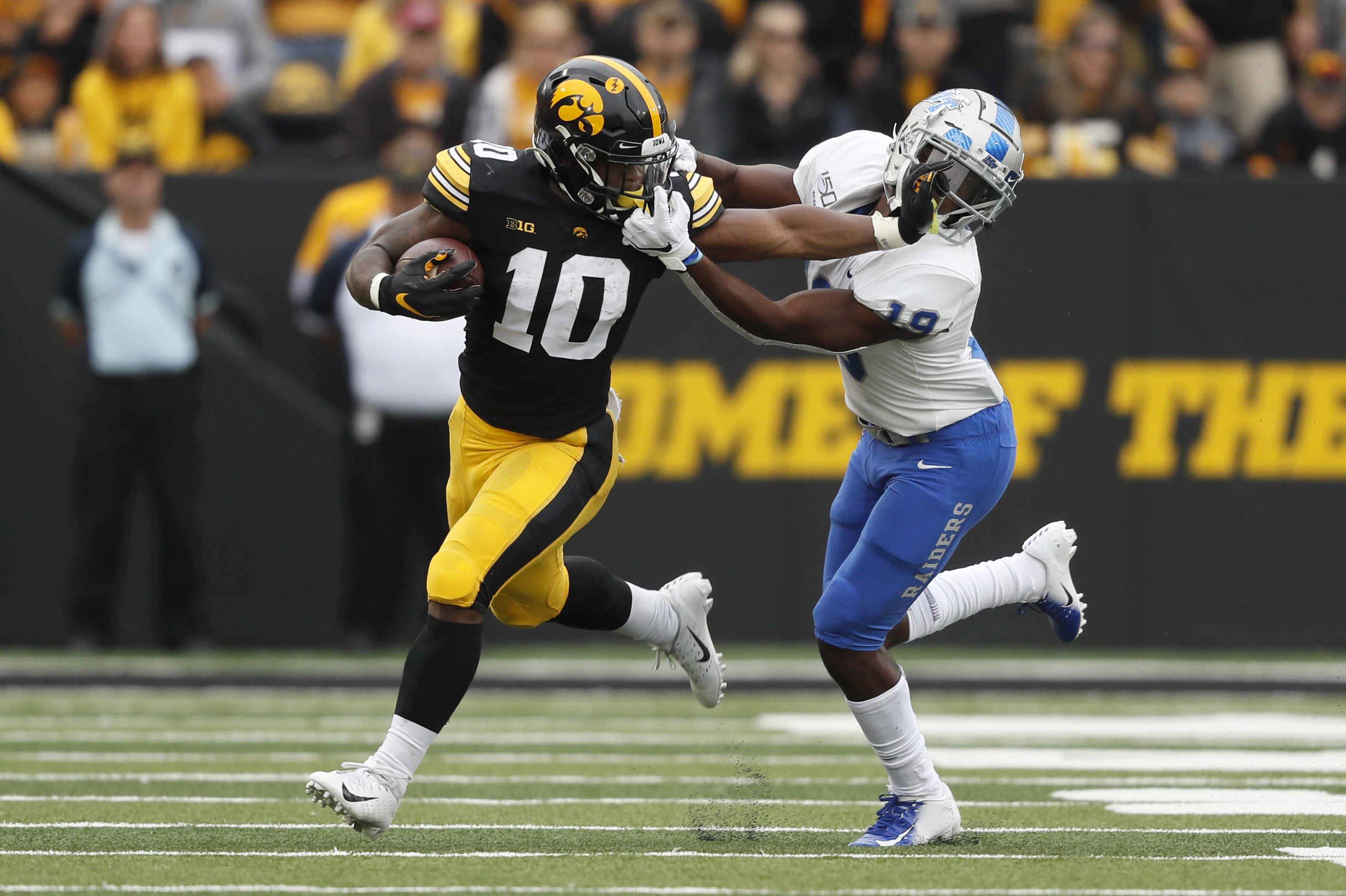No. 14 Iowa throttles Middle Tennessee 48-3