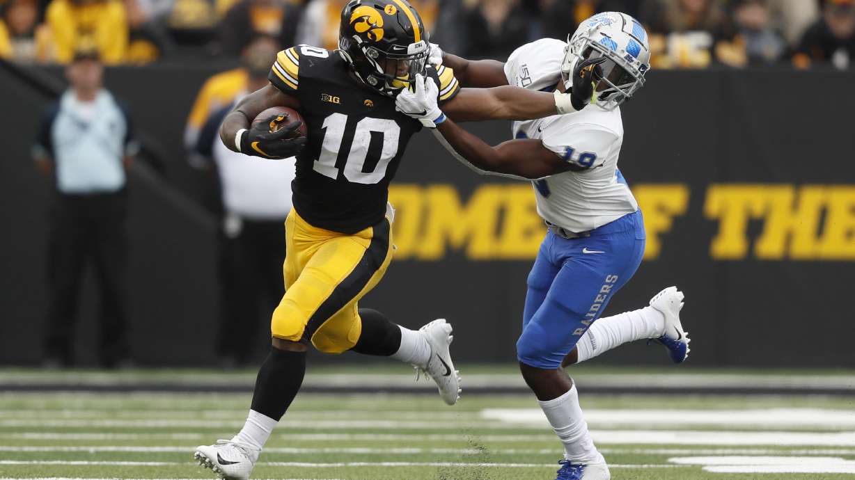 No. 14 Iowa throttles Middle Tennessee 48-3