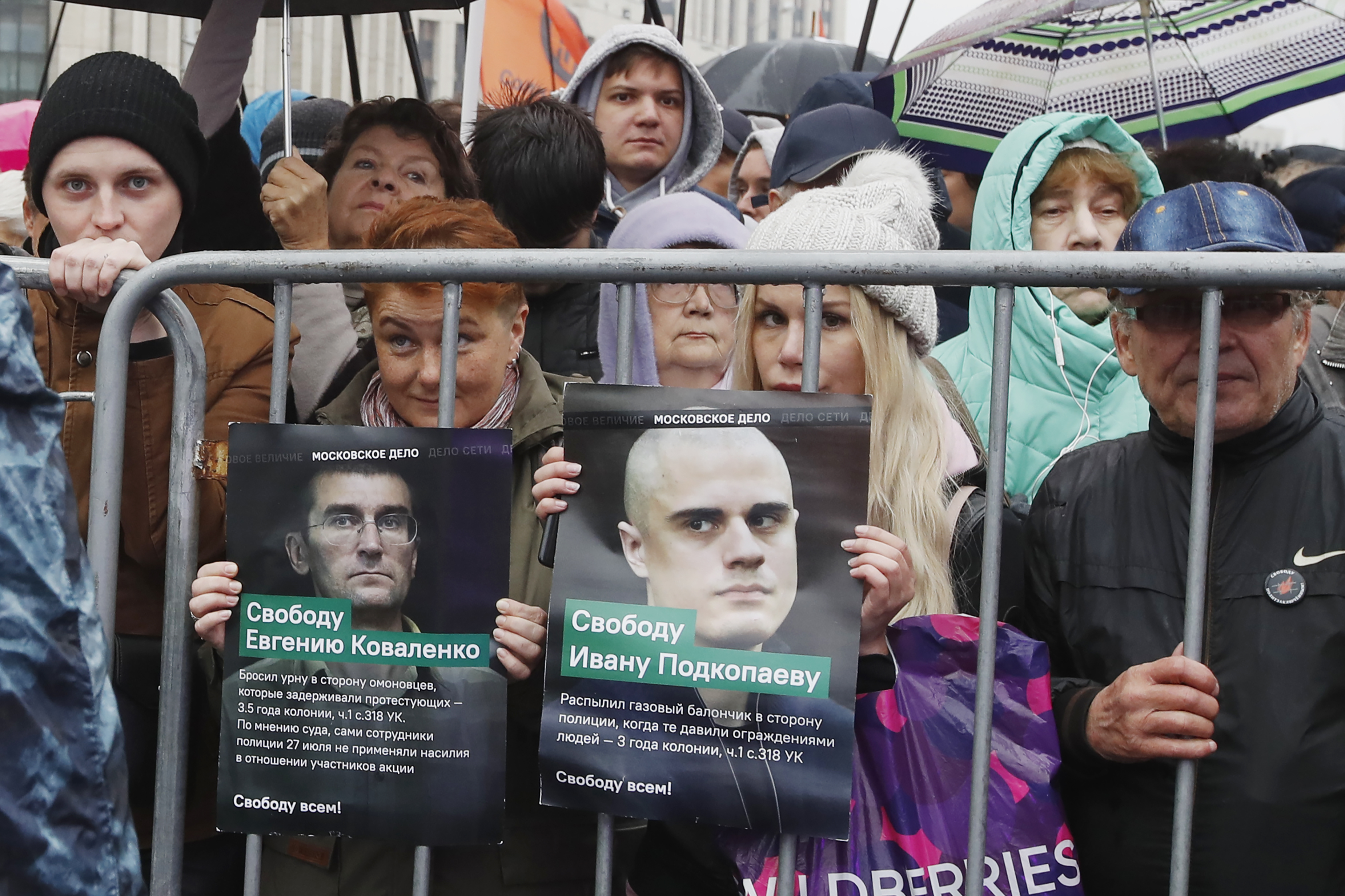 About 20,000 rally in Moscow to demand protesters' release