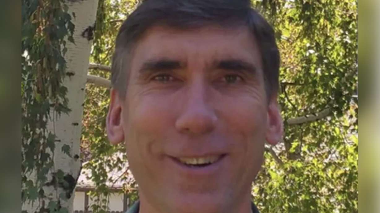 Utahn with schizophrenia to remain in state hospital for parents’ stabbing deaths