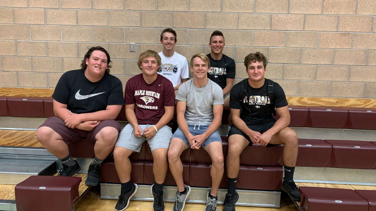 Maple Mountain players come to aid of rival football player after he ruptures spleen