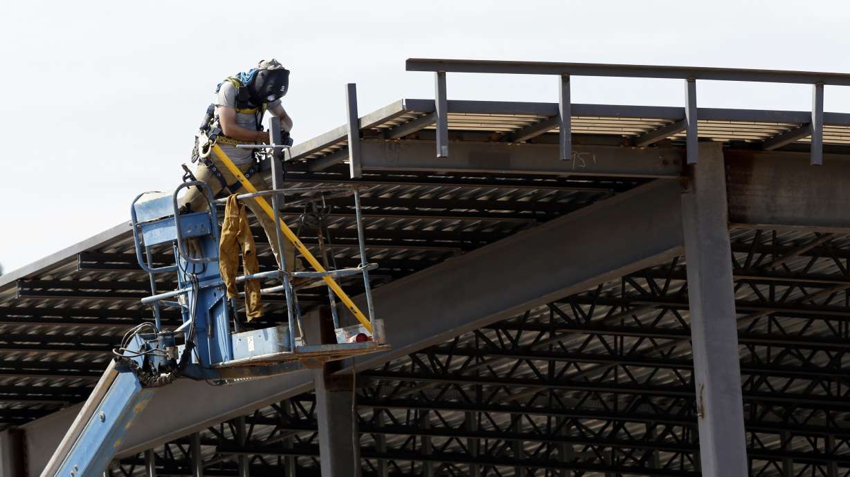 US construction spending up slight 0.1% in August