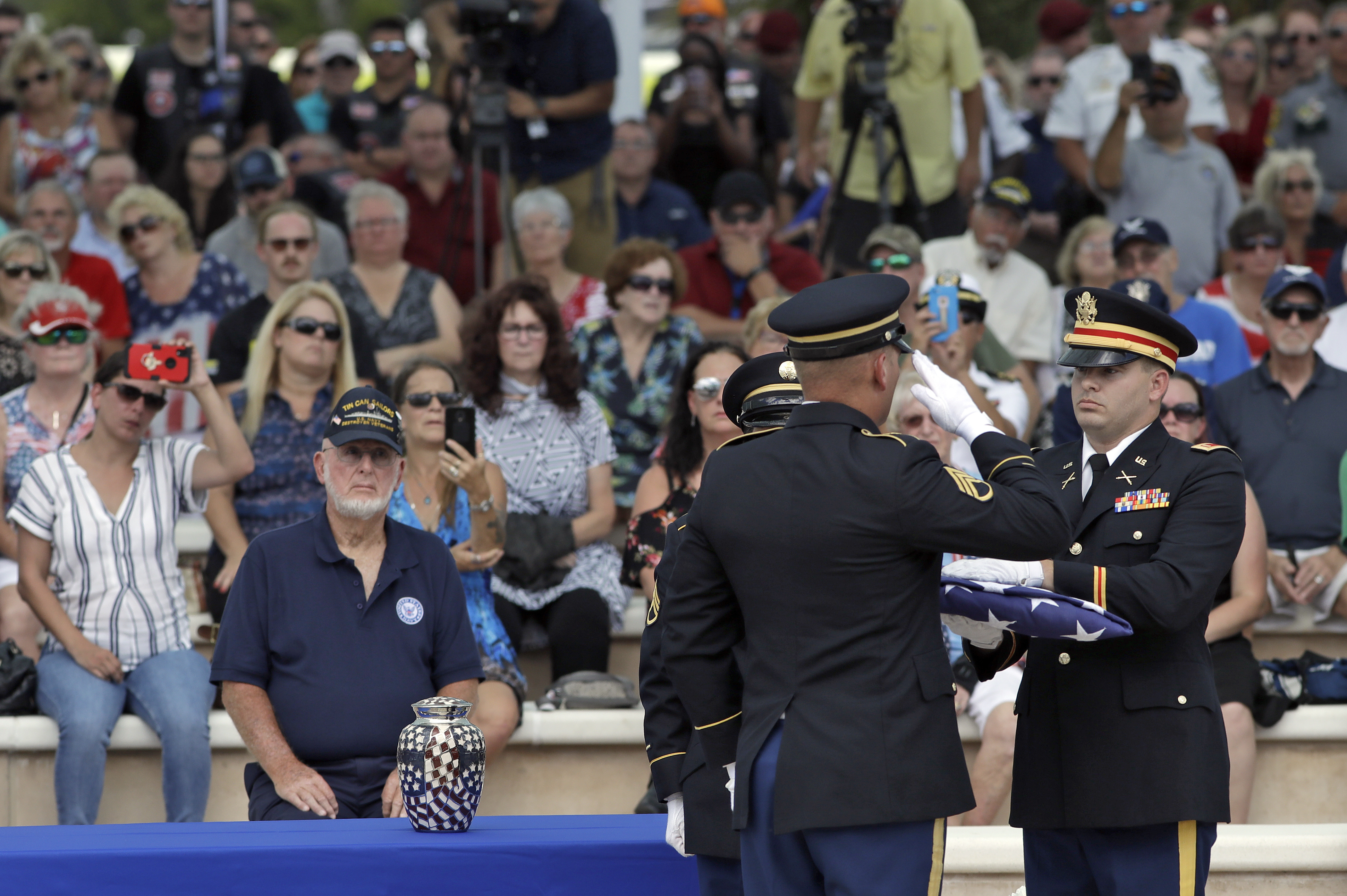 2,000-plus turn up at funeral of Florida veteran with no kin