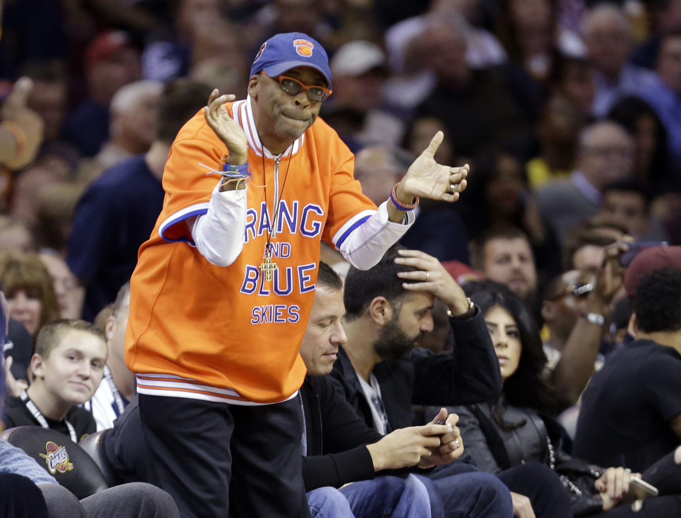 Spike Lee shells out for Knicks memorabilia at auction