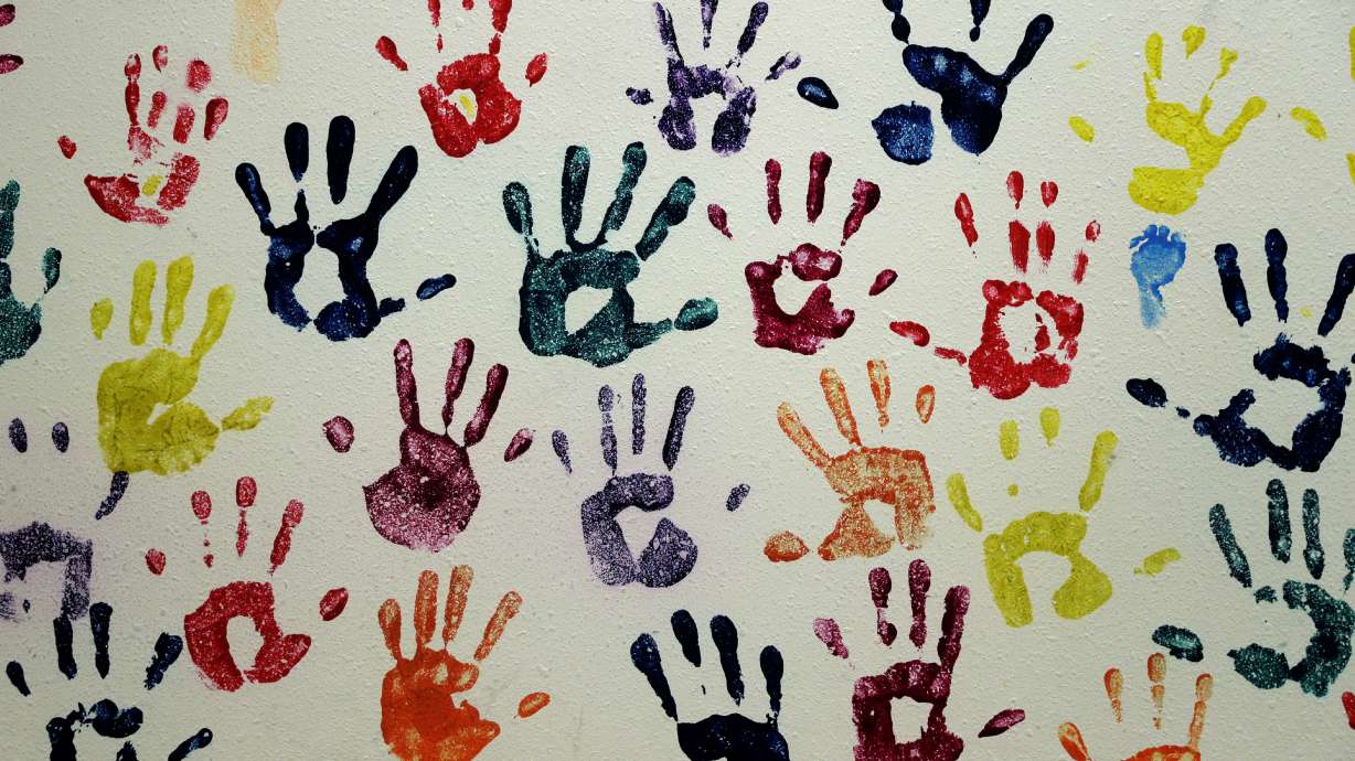 Private sector seeks to profit by detaining migrant kids
