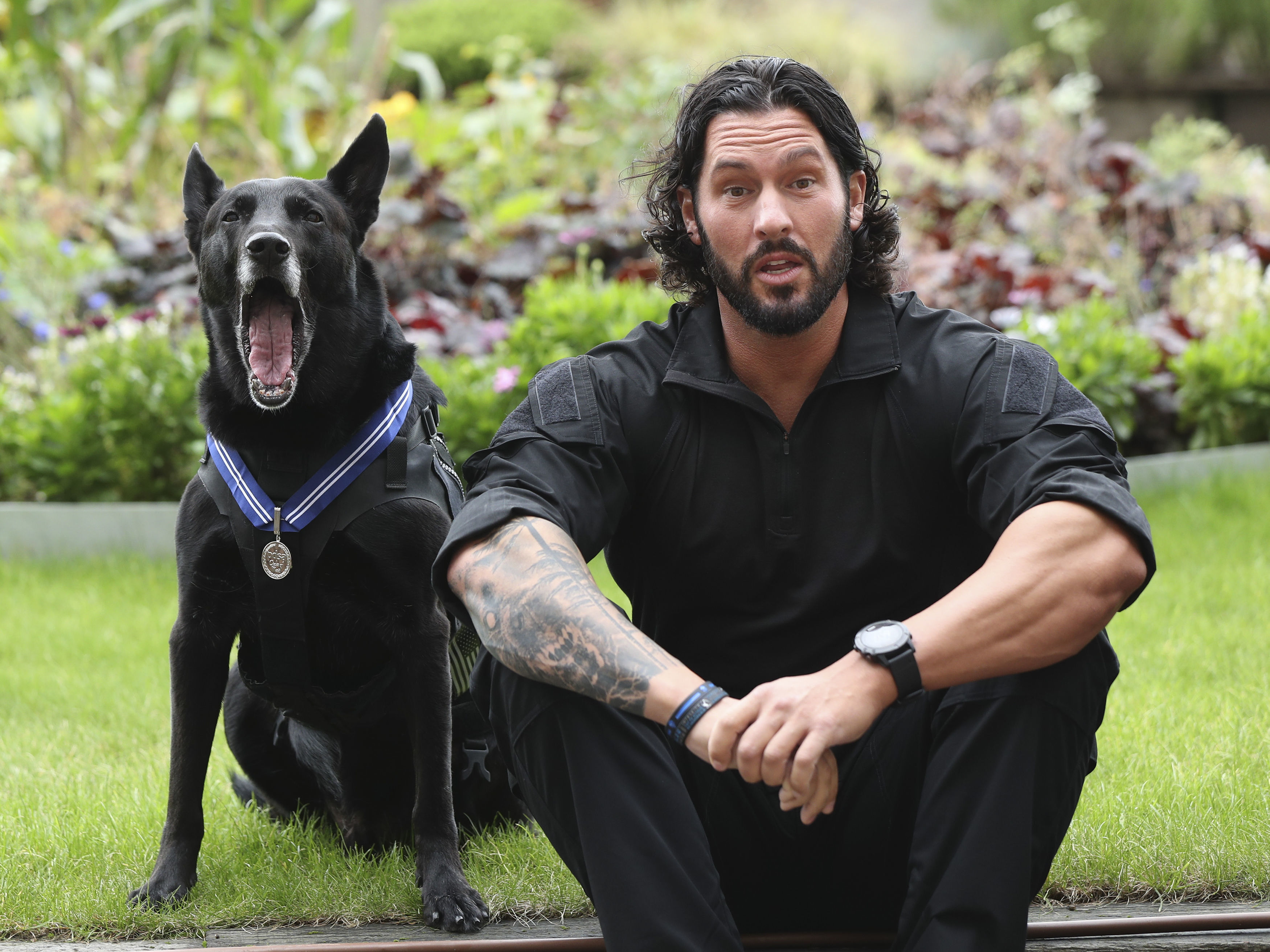 Dog gong: UK honors US secret service dog for bravery