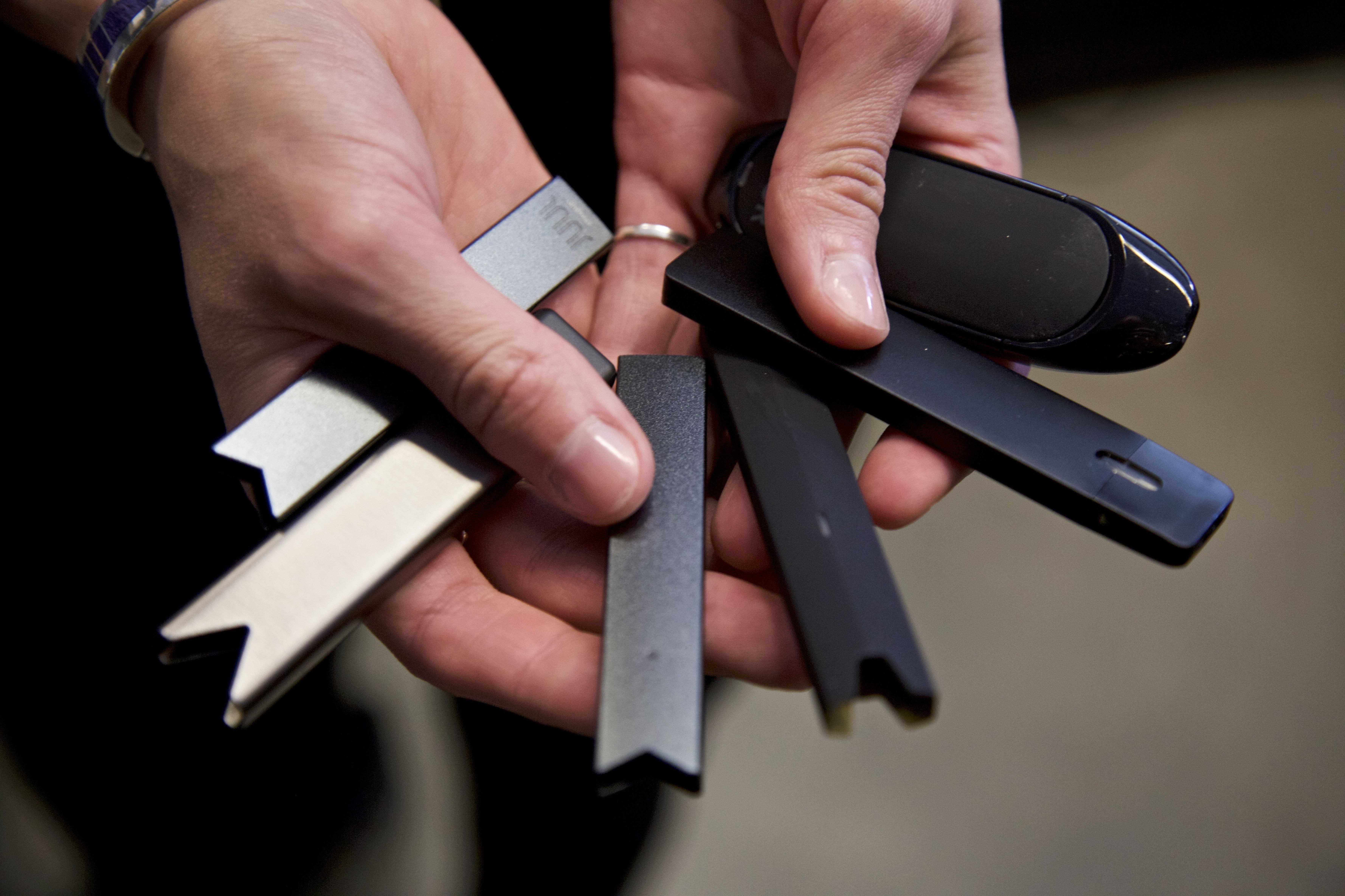 Oregon imposes temporary ban on some vaping products