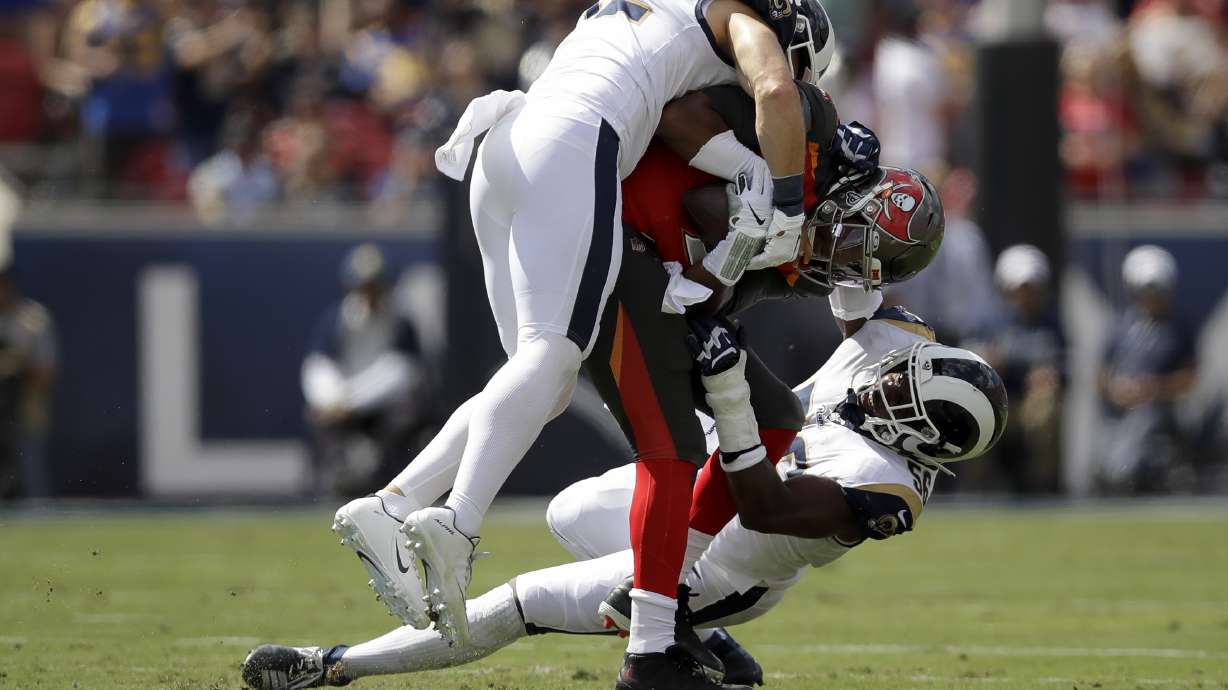 Rams' Clay Matthews has broken jaw, out for at least a month