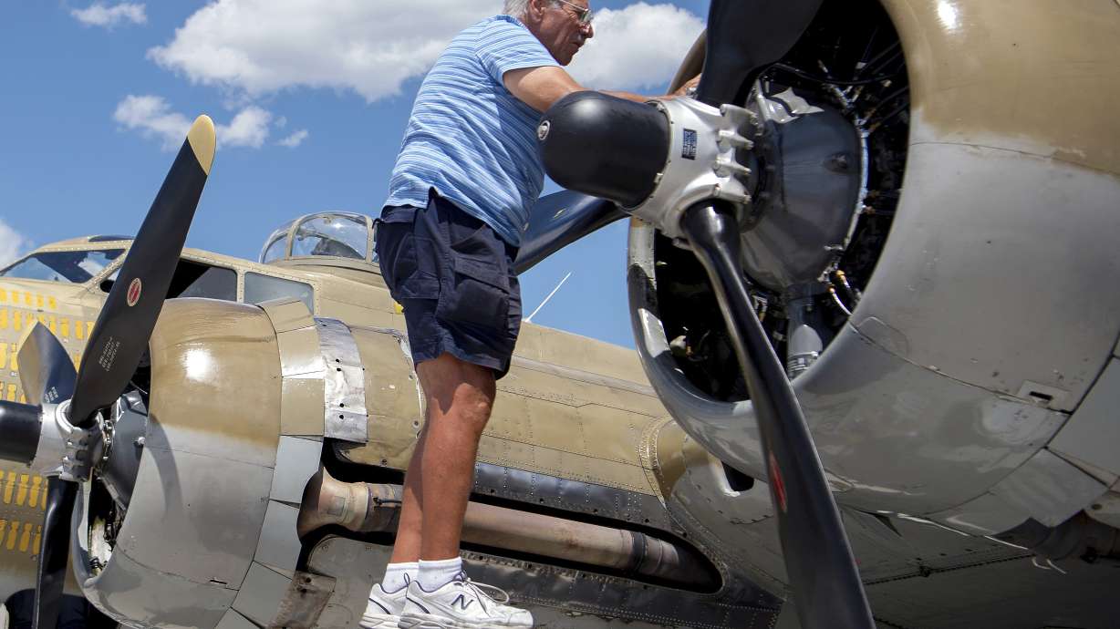 Vintage airplane pilots shaken by Connecticut crash of B-17