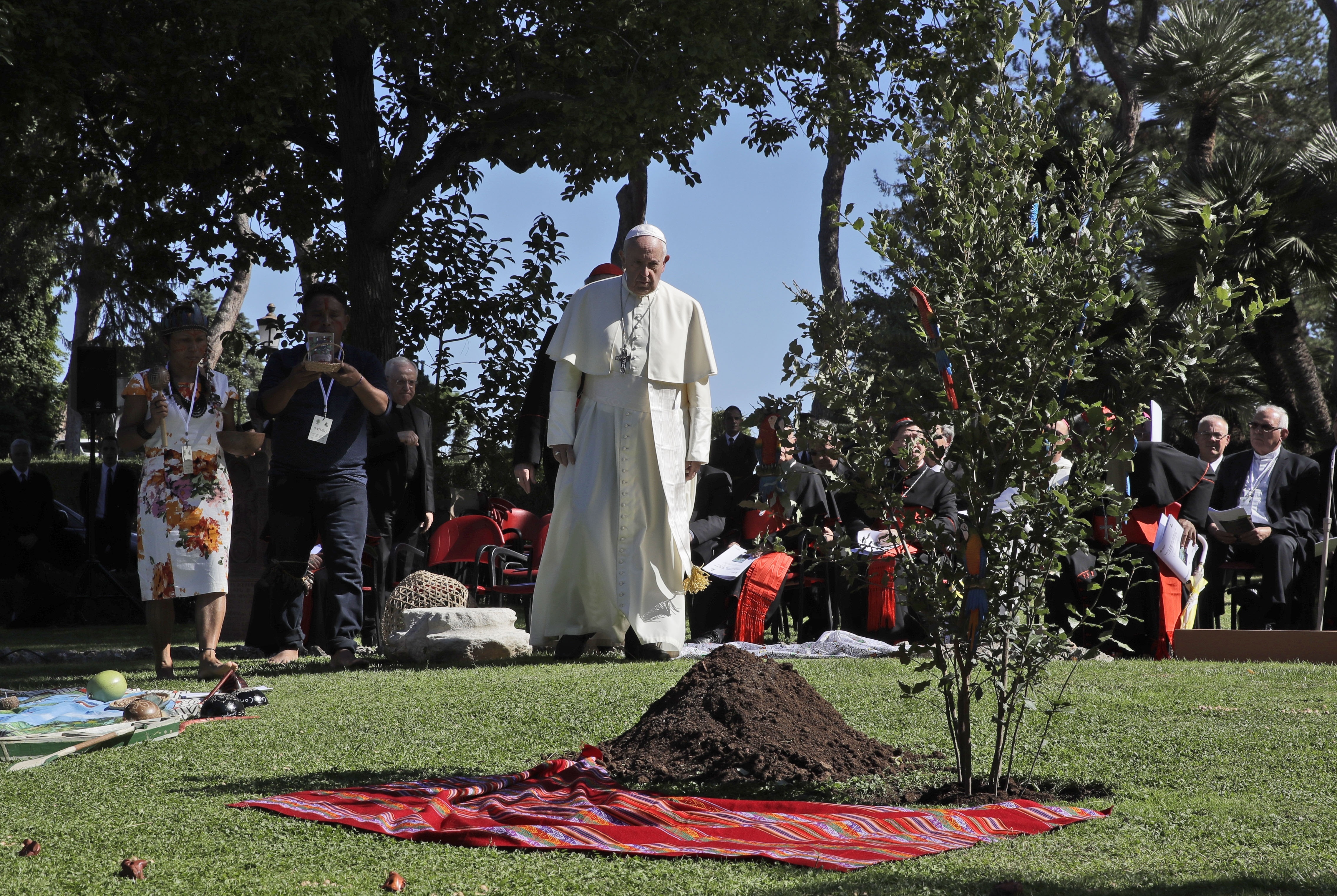 Pope opens Amazon meeting amid fires, right-wing opposition
