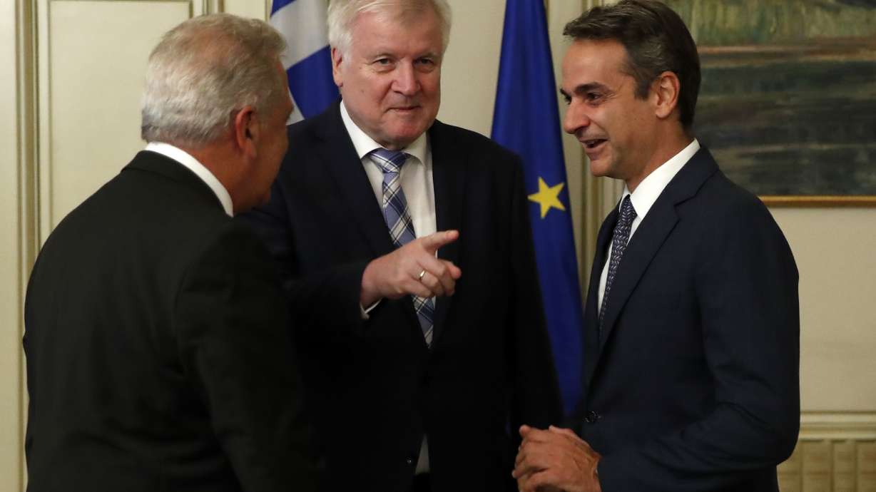 Greece transfers 570 migrants from overcrowded camp