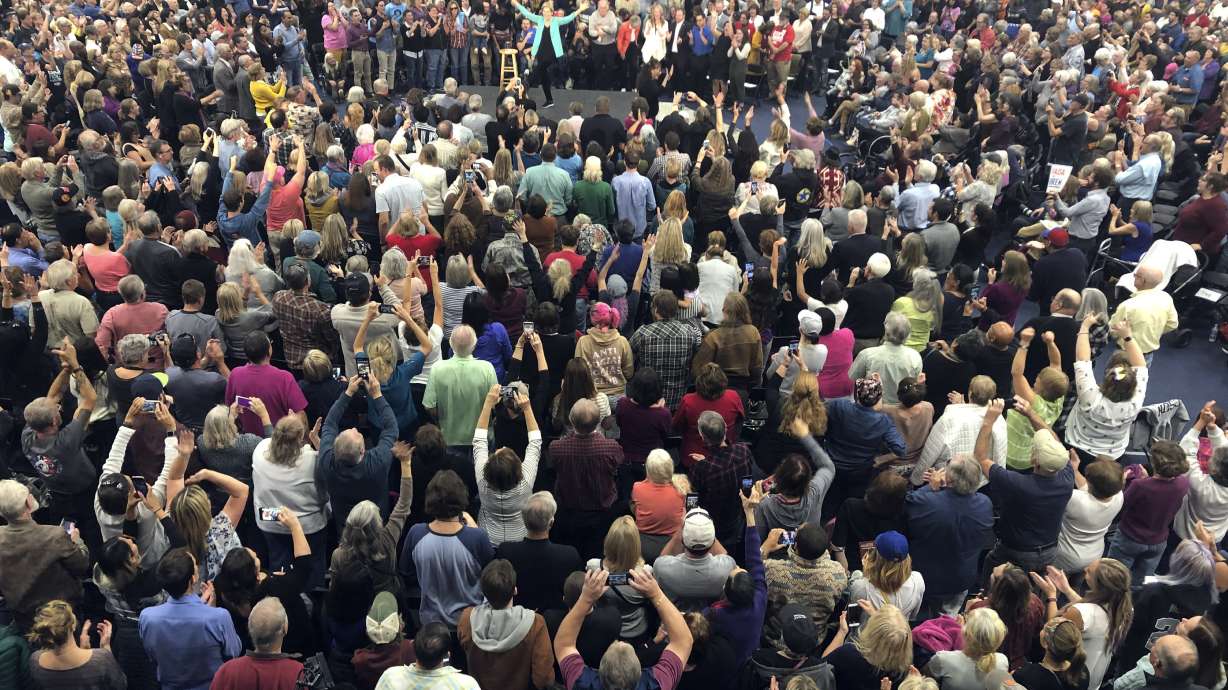 Warren aims to build appeal in Republican strongholds