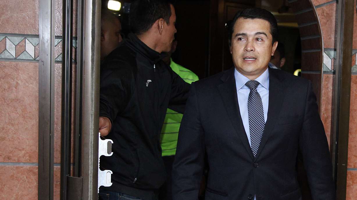 Witness: 'El Chapo' gave $1M to Honduran president's brother