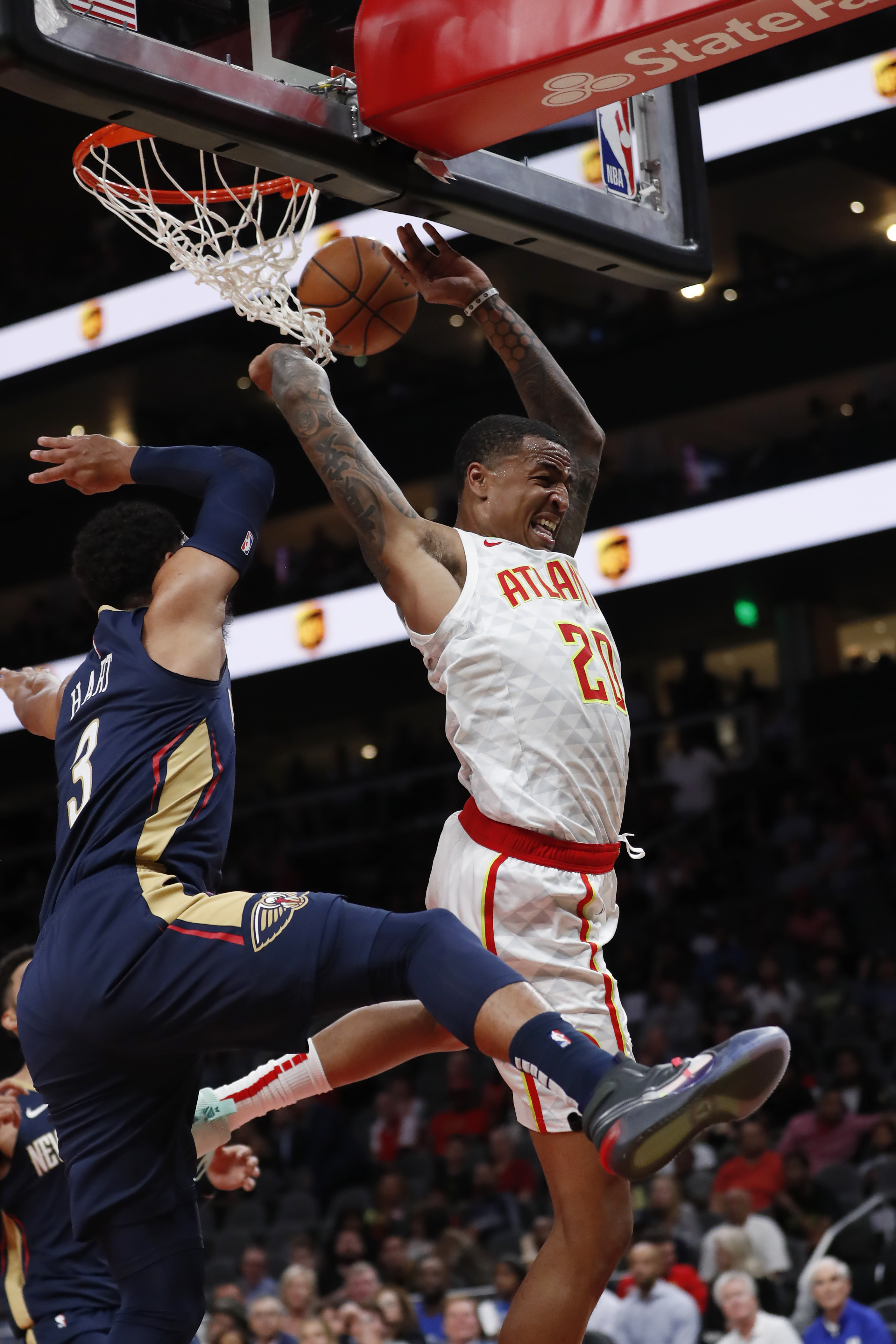 Dunkfest: Zion shows high-flying skills in preseason debut