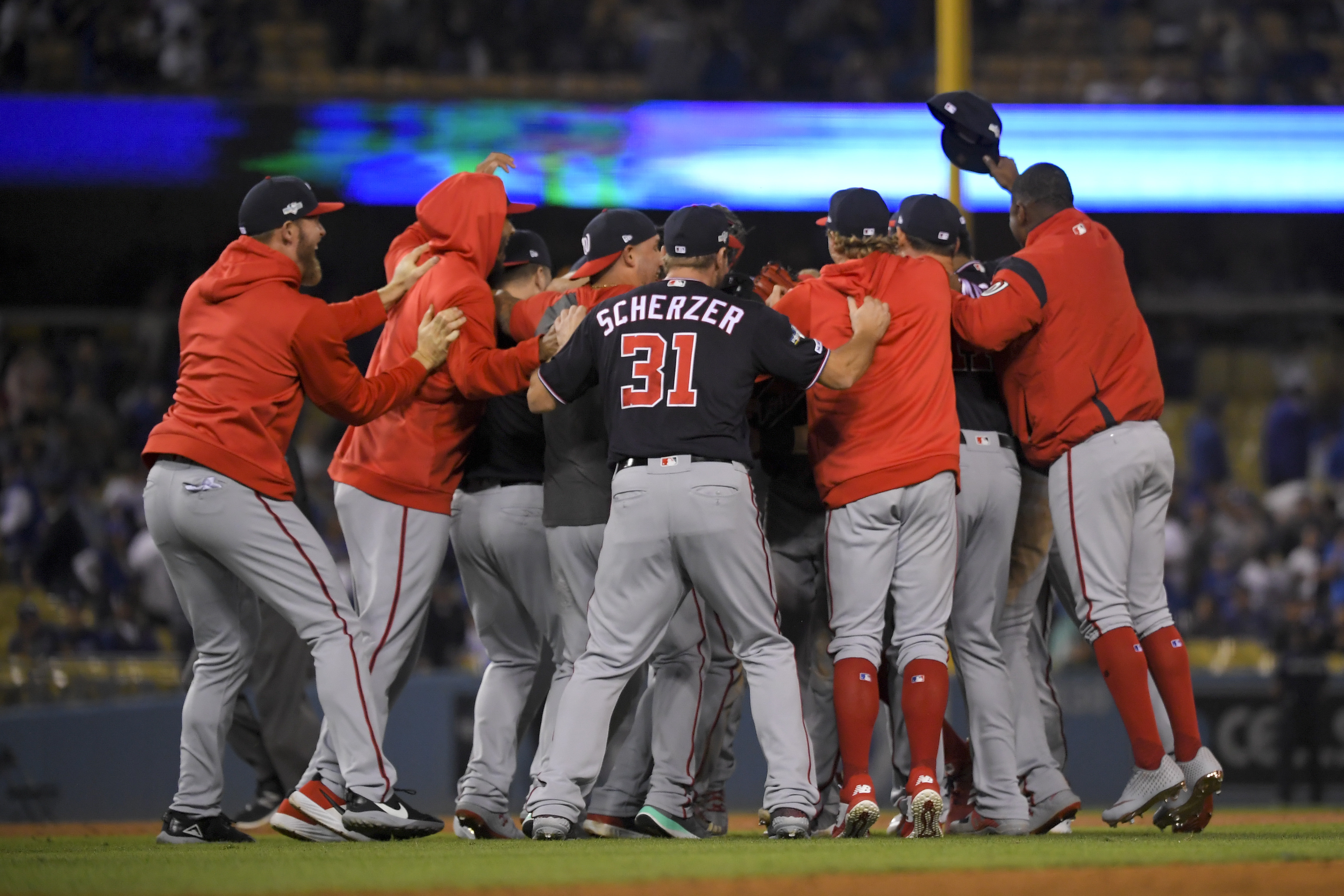 LEADING OFF: Nats, Cards open NLCS, Yanks-Astros set in ALCS