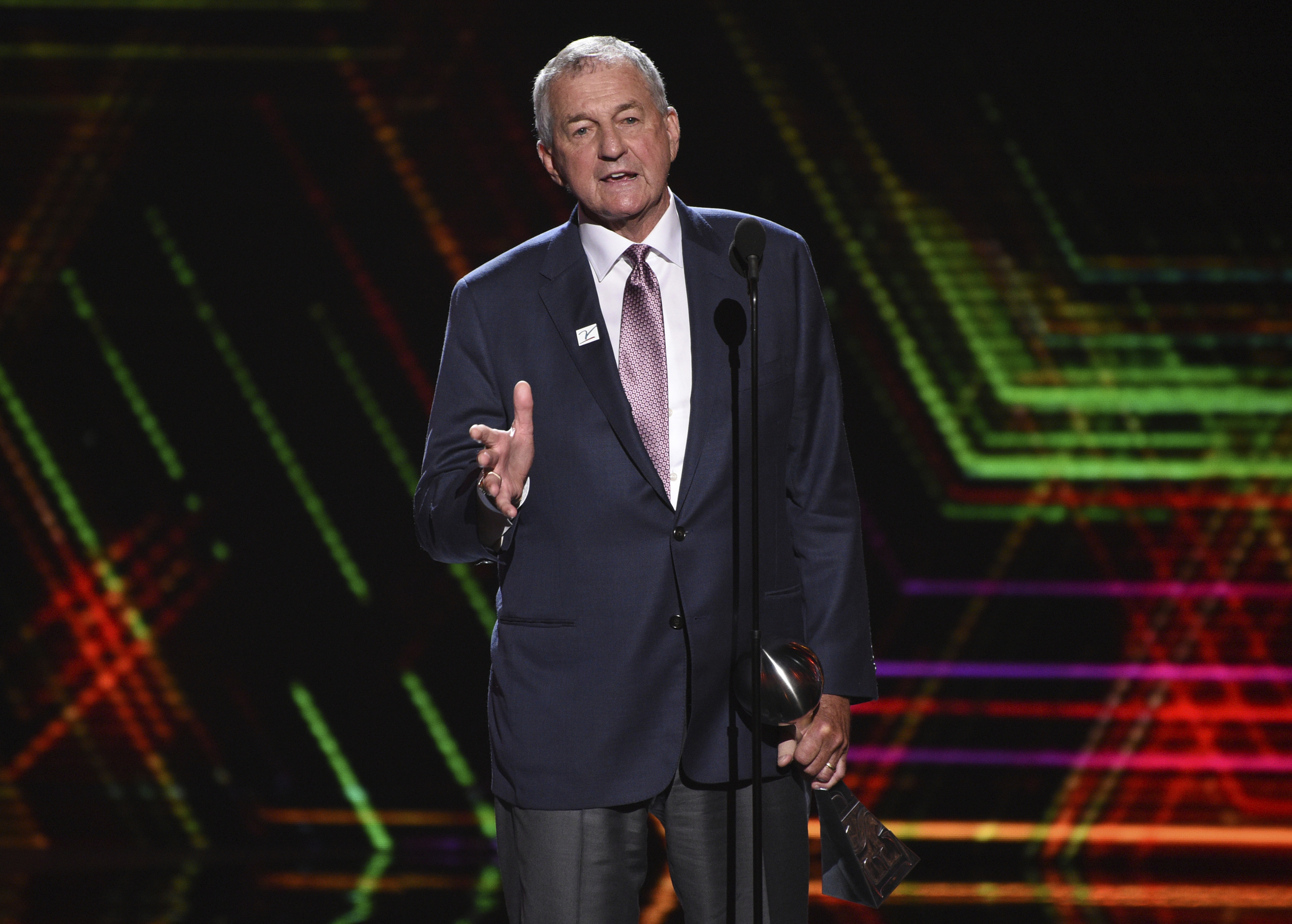 Hall of Fame coach Jim Calhoun denies sex bias claims