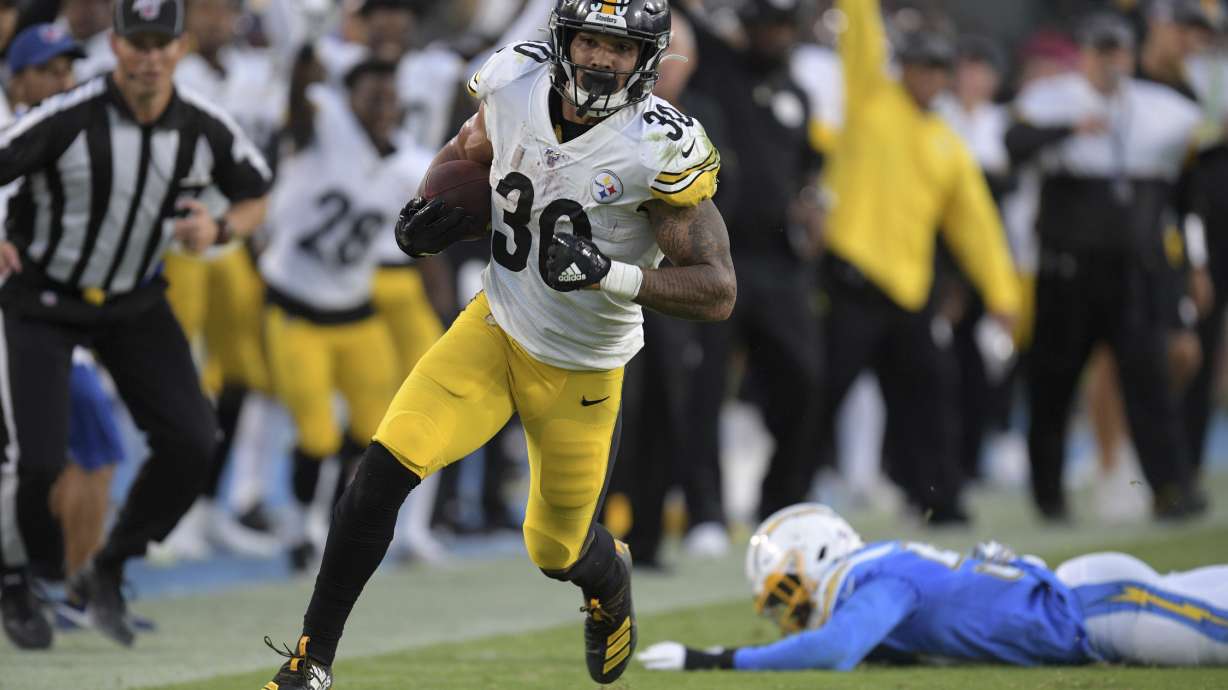Steelers' Conner scores 2 TDs, Hodges wins first start