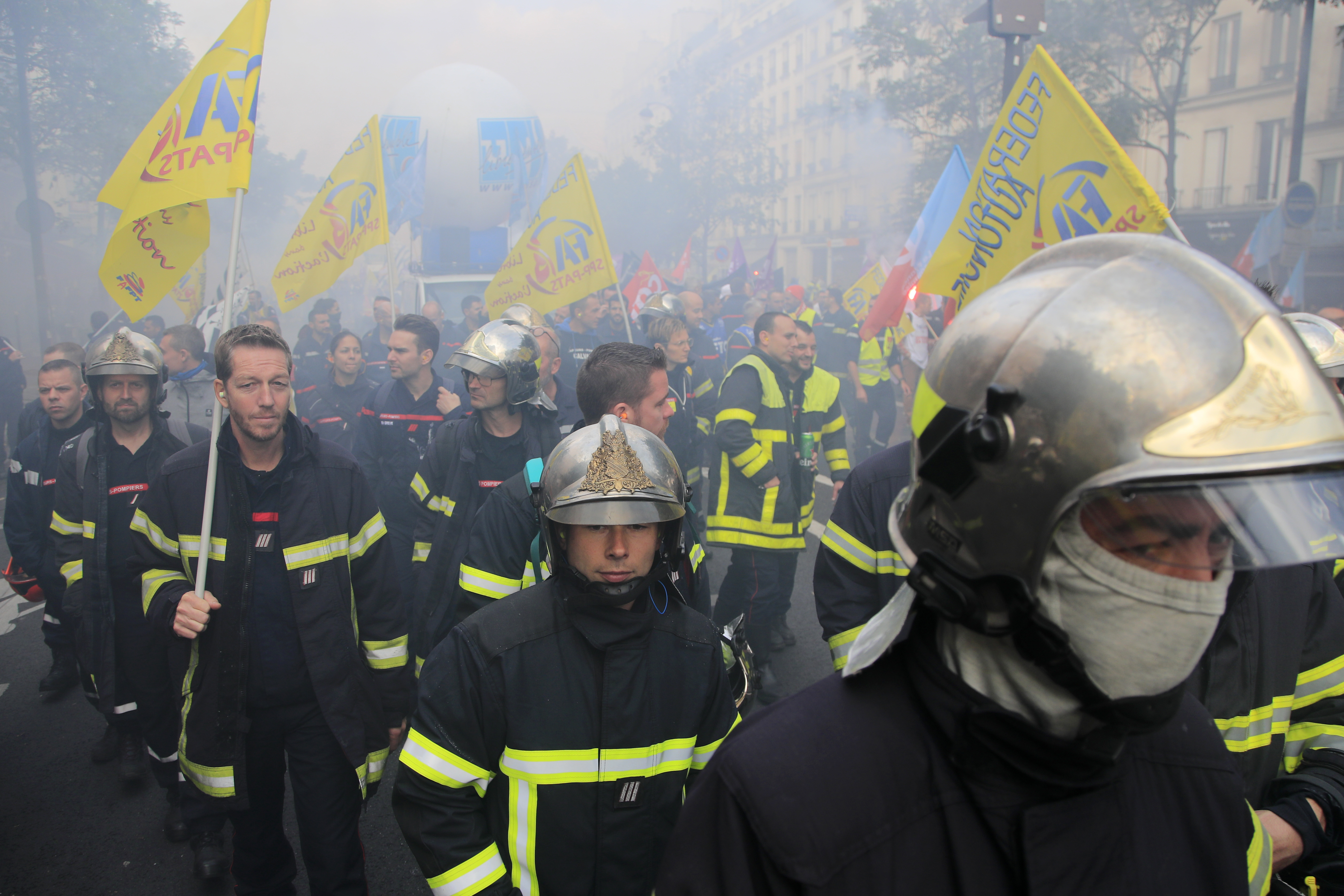French firefighters protest working conditions, low pay