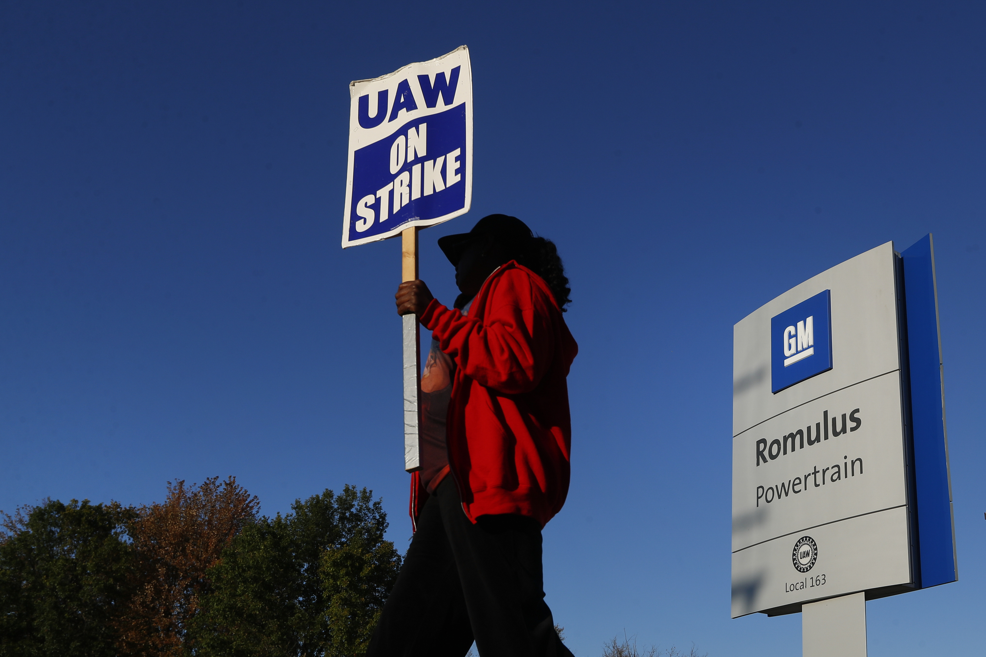 Monthlong strikes may end as GM CEO joins negotiations