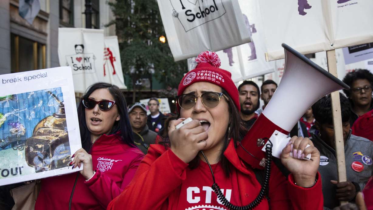 Chicago teachers' contract talks about more than money