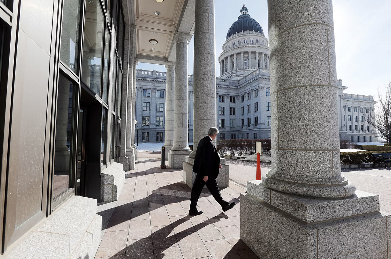 Governor, lawmakers announce 'historic' deal with UEA, other education groups over funding