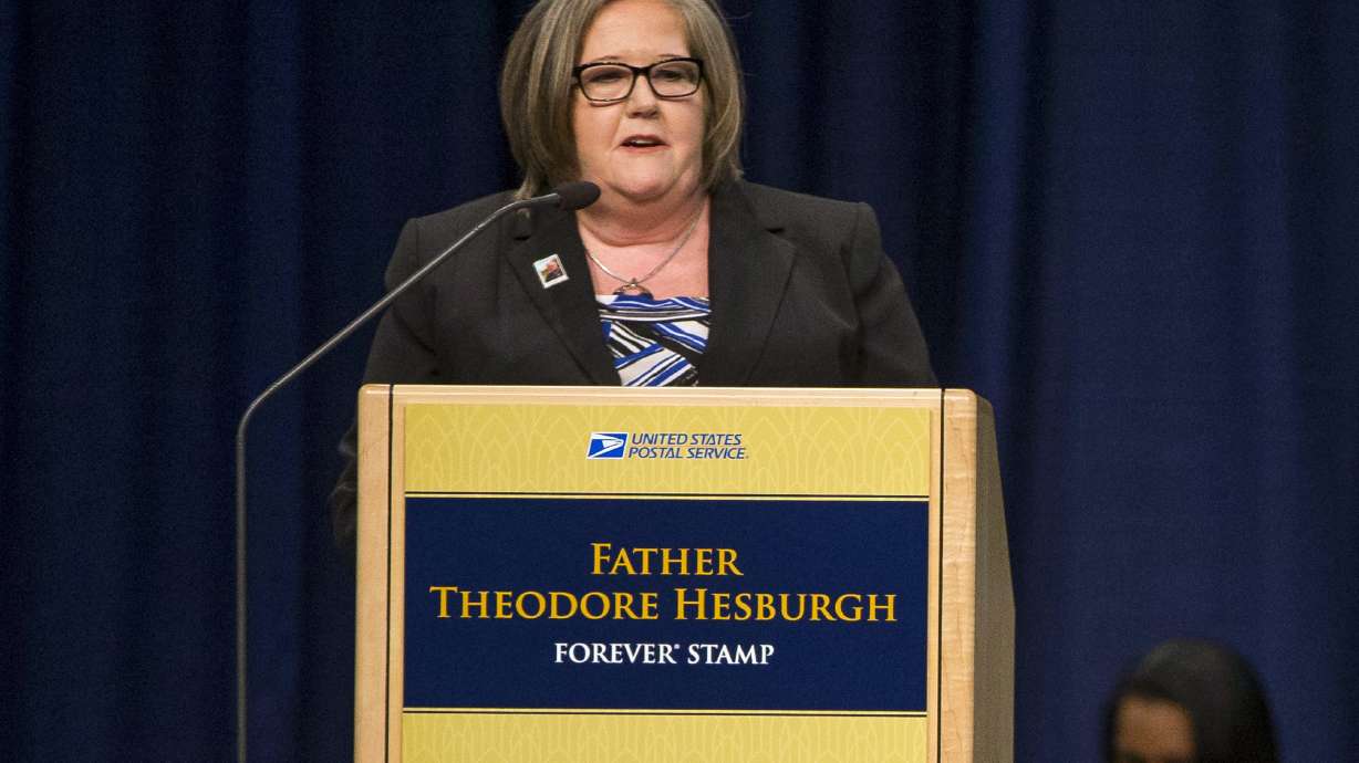 Postal Service head to retire amid mounting financial woes