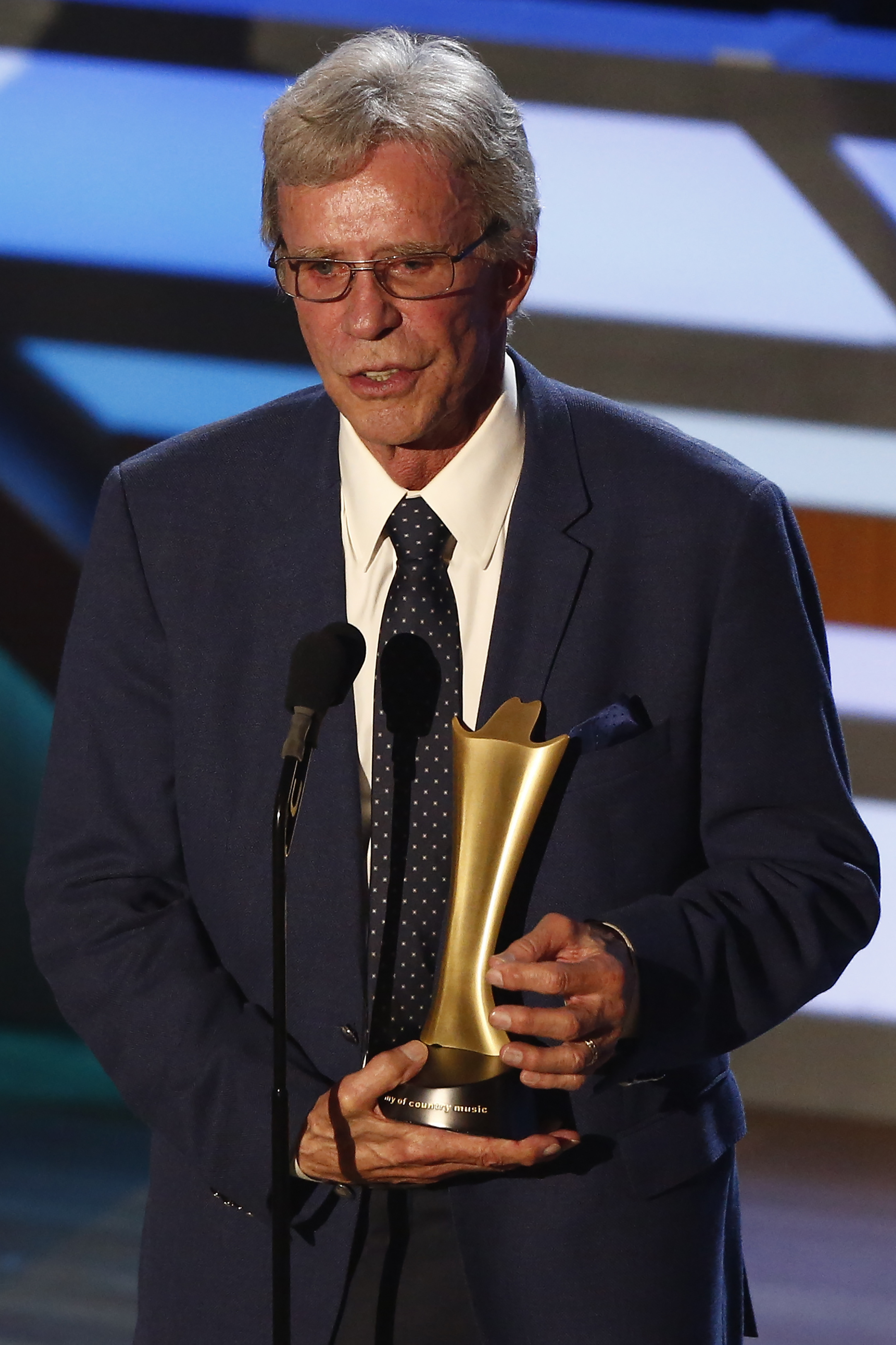 Correction: Obit-Bob Kingsley story