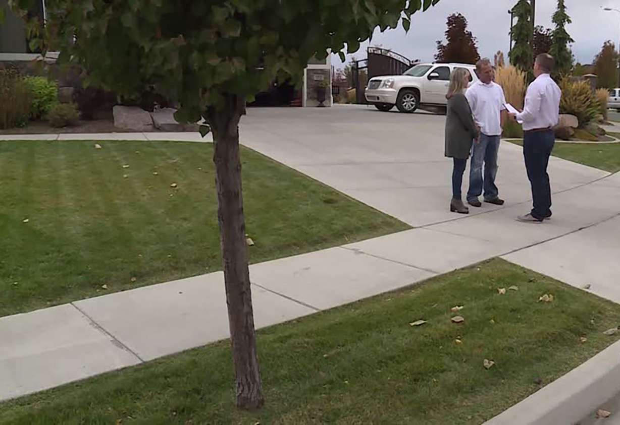 Opponents of Kaysville fiber utility gather signatures to put the decision on the June 2020 ballot Thursday, Oct. 17, 2019. Photo: Ray Boone, KSL TV