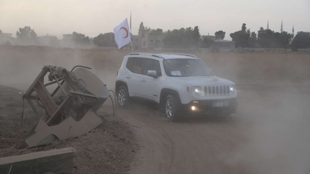 Kurds evacuate Syrian town in 1st pullout of cease-fire