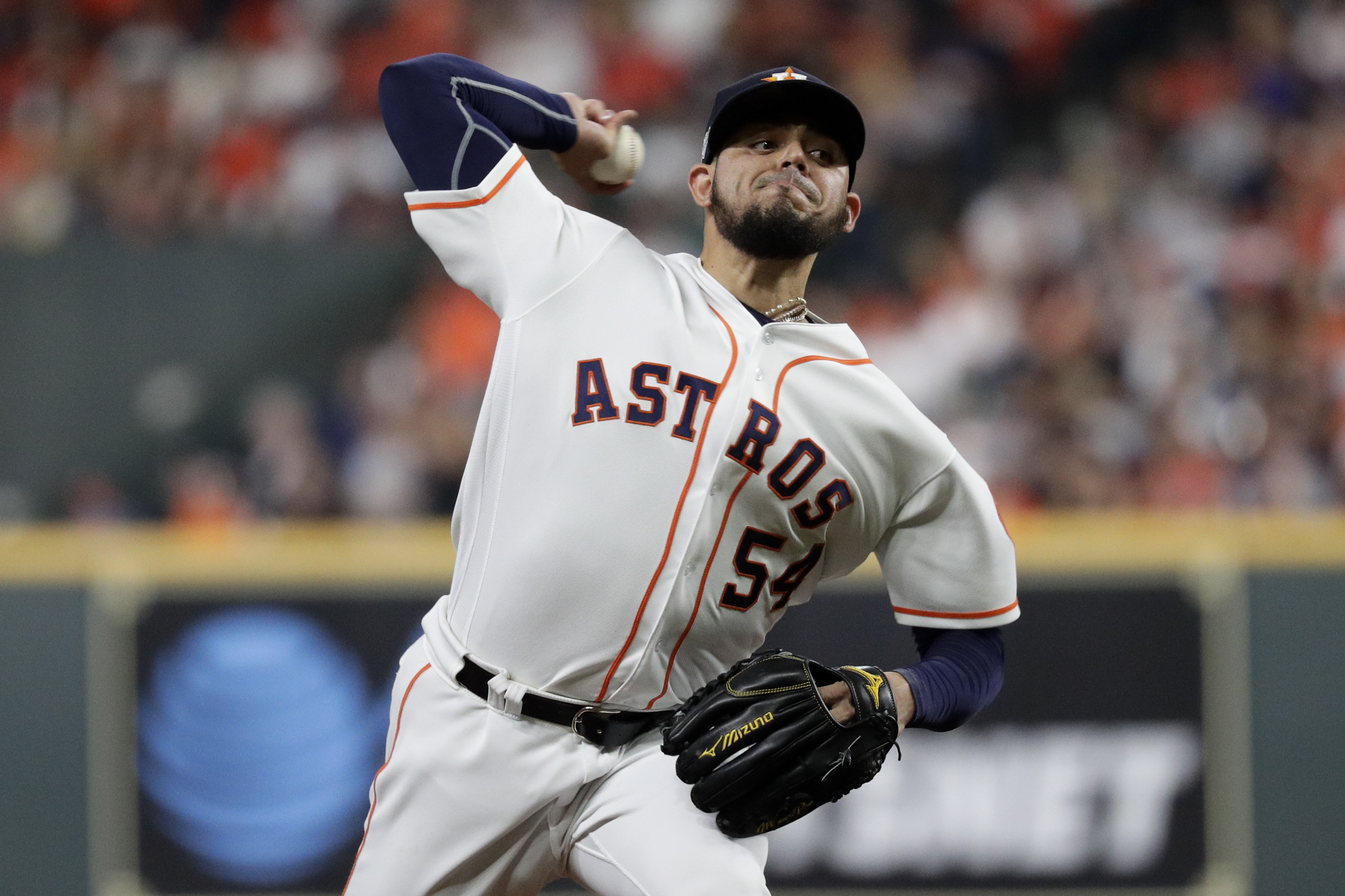 Astros executive apologizes, MLB to conduct interviews