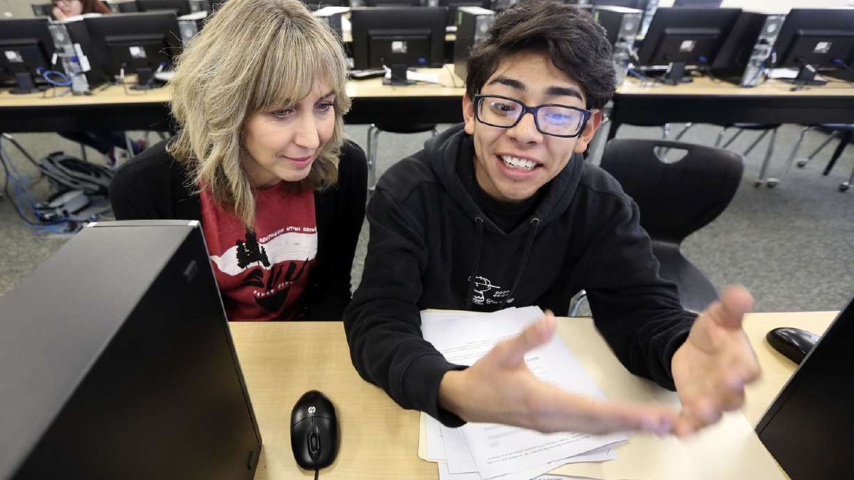 High school seniors gear up for Utah College Application Week