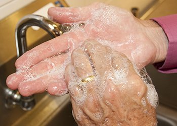 Study: Washing hands is the best way to stop E. coli superbug