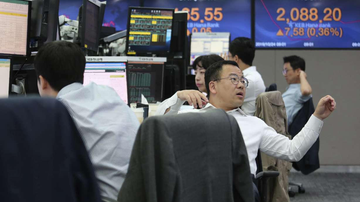 World shares advance as earnings remain in focus