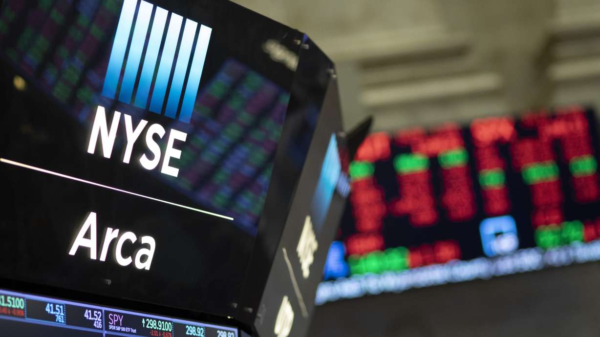Asian shares mixed after US gains amid global uncertainties