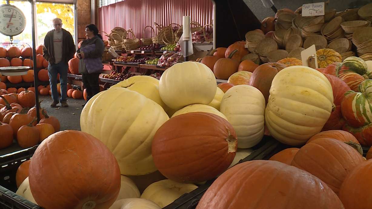 Eighty-two-year-old Theldon Salisbury (left) has welcomed customers to Carlo's Produce during its 35 years of existence.(Photo: Mike Anderson, KSL TV)