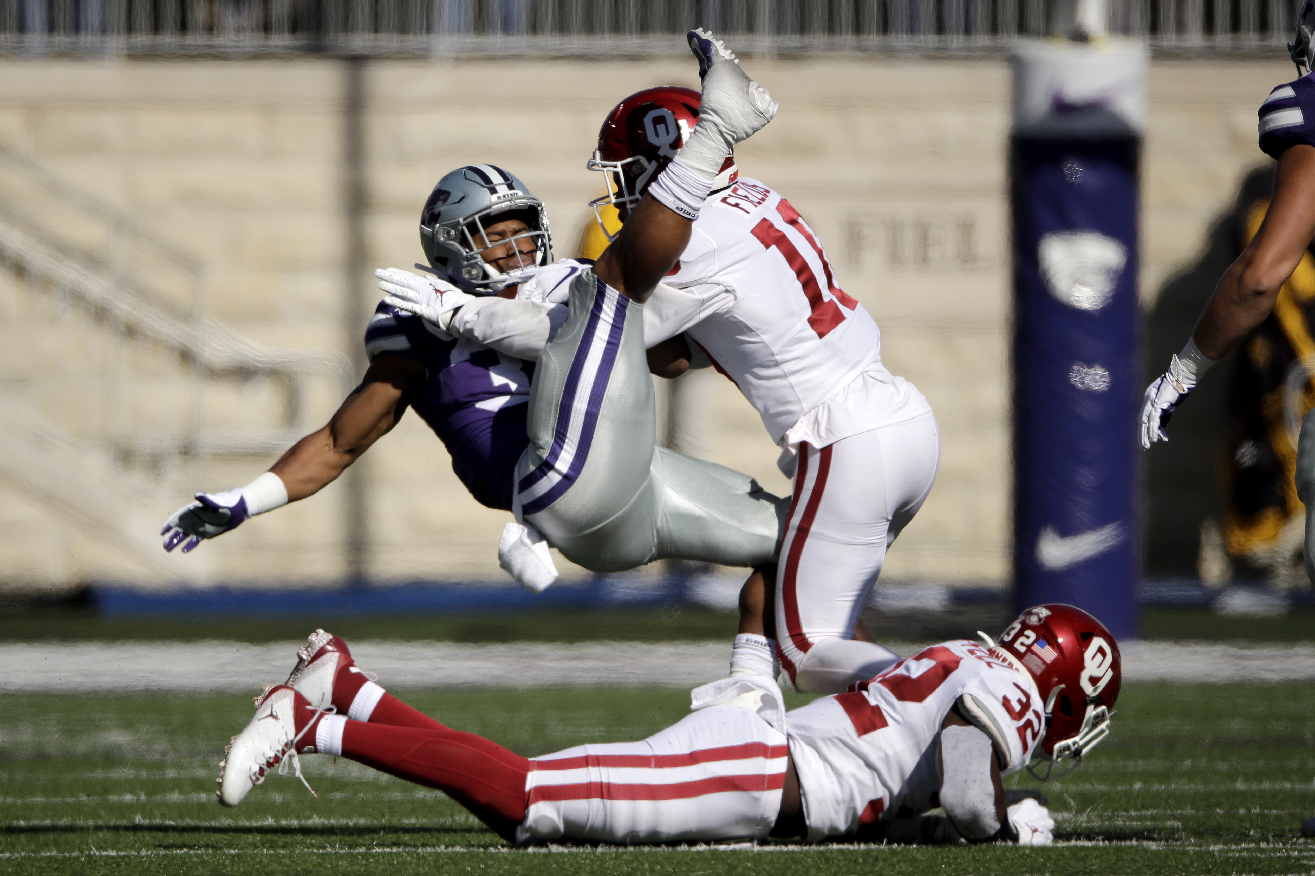 Thompson scores 4 TDs as K-State stuns No. 5 Sooners, 48-41