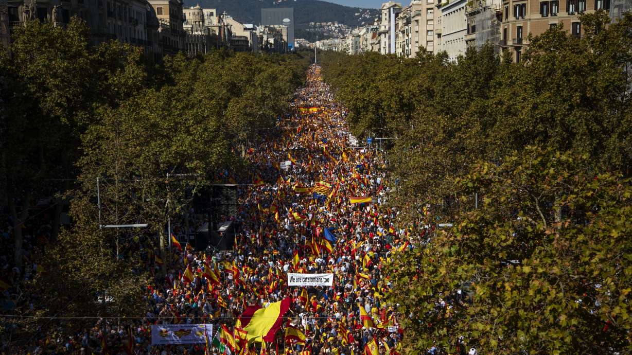 Tens of thousands march in Barcelona urging Spanish unity