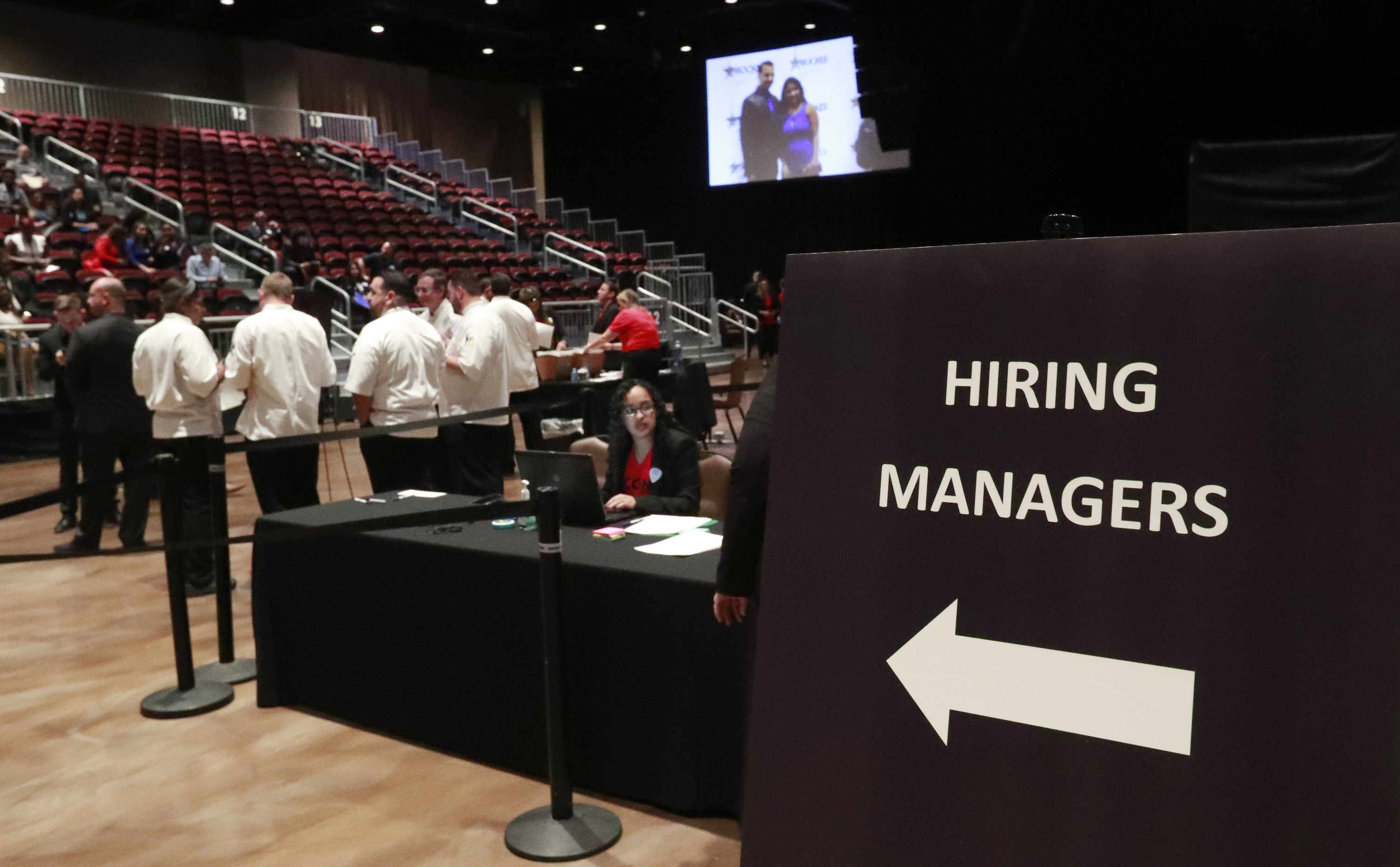 Survey: US business hiring hits 7-year low as sales slow