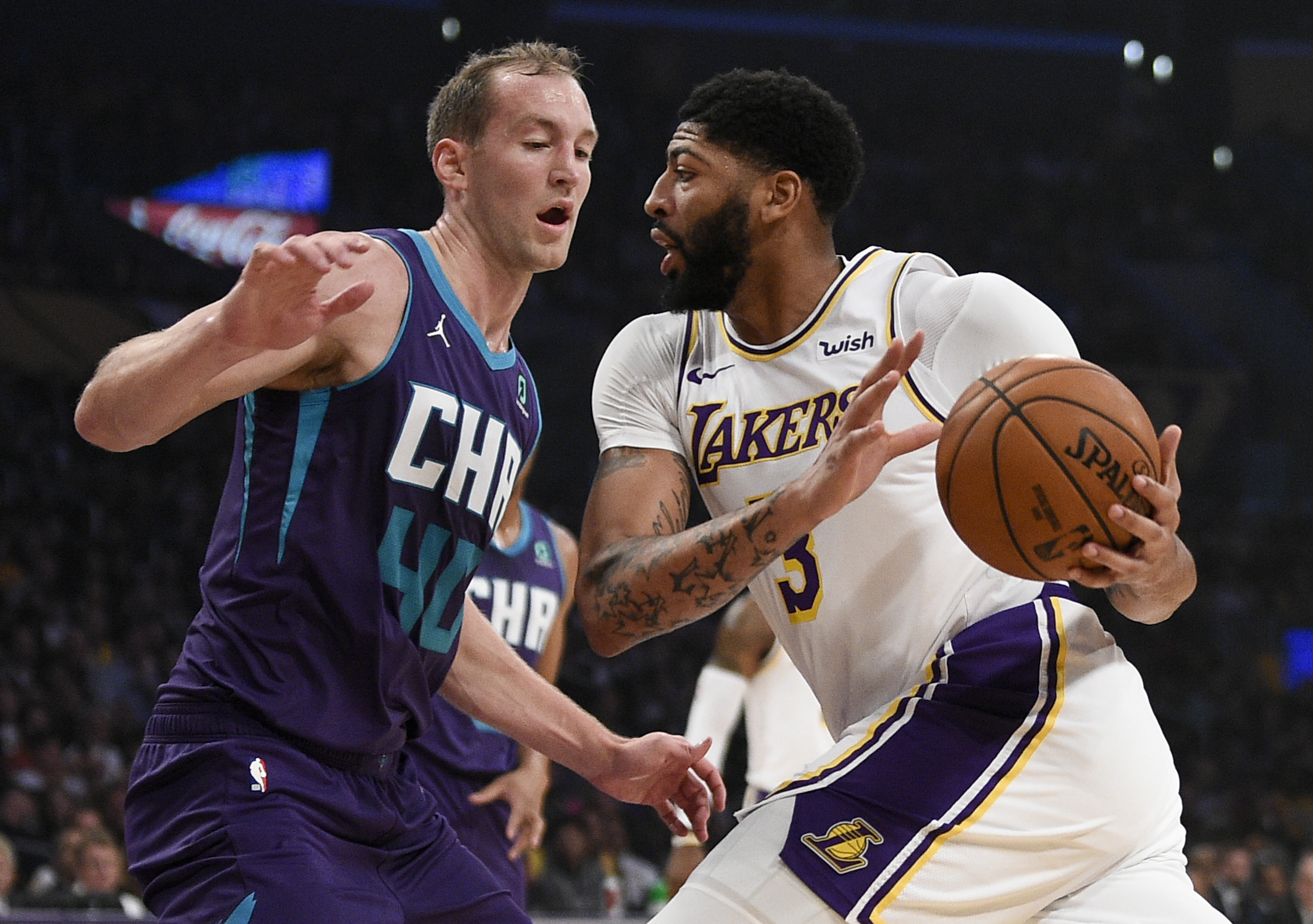 AD, Dwight lead Lakers to 120-101 win over Hornets