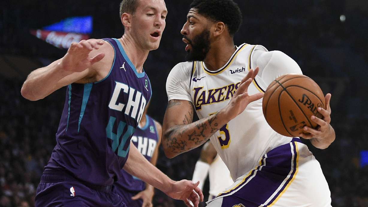 AD, Dwight lead Lakers to 120-101 win over Hornets