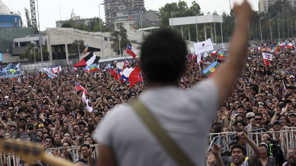 Fresh protests, looting erupt in Chile despite new Cabinet