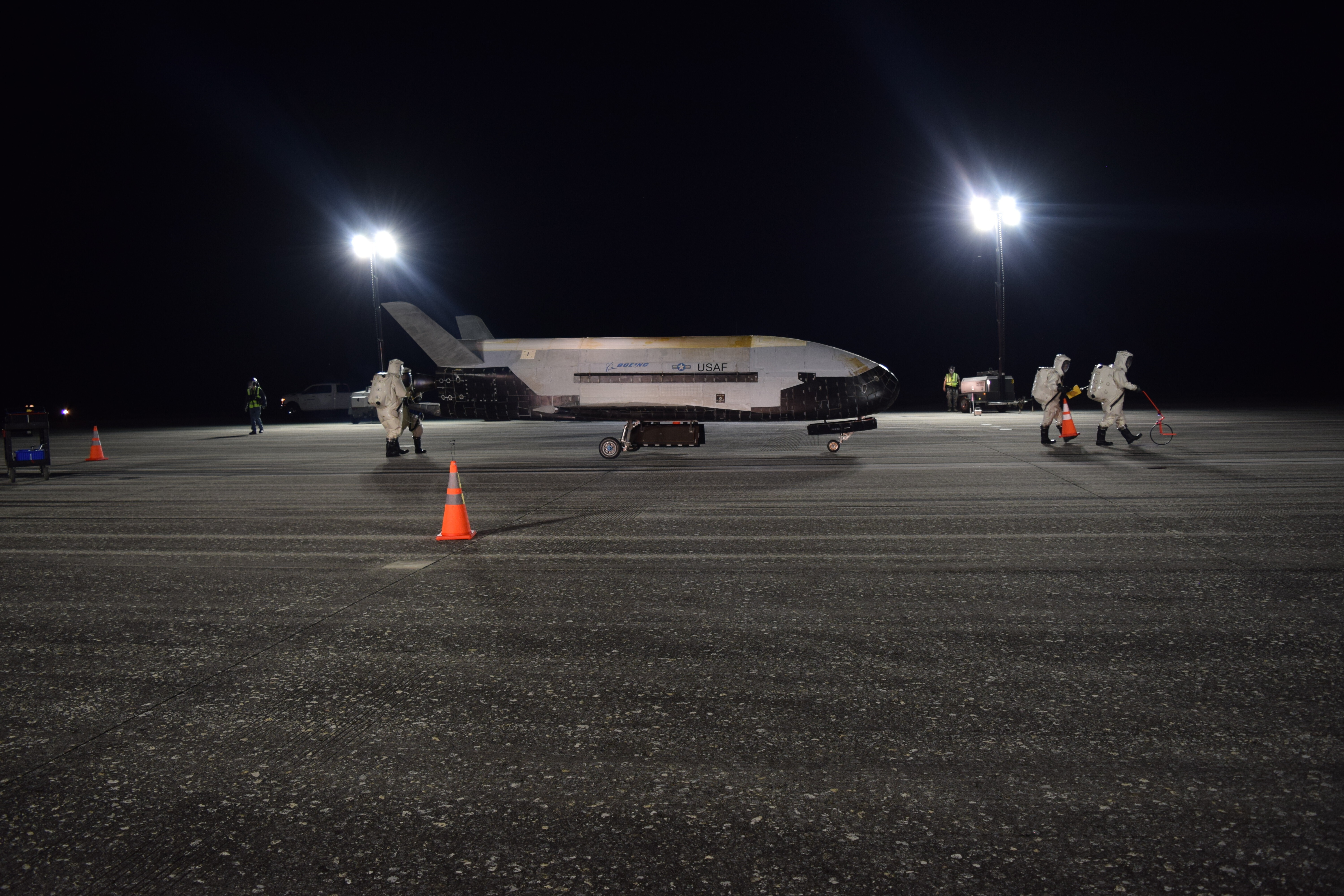 Air Force's mystery space plane lands, ends 2-year mission