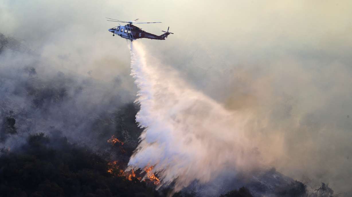 Wildfire forces residents, celebrities to flee