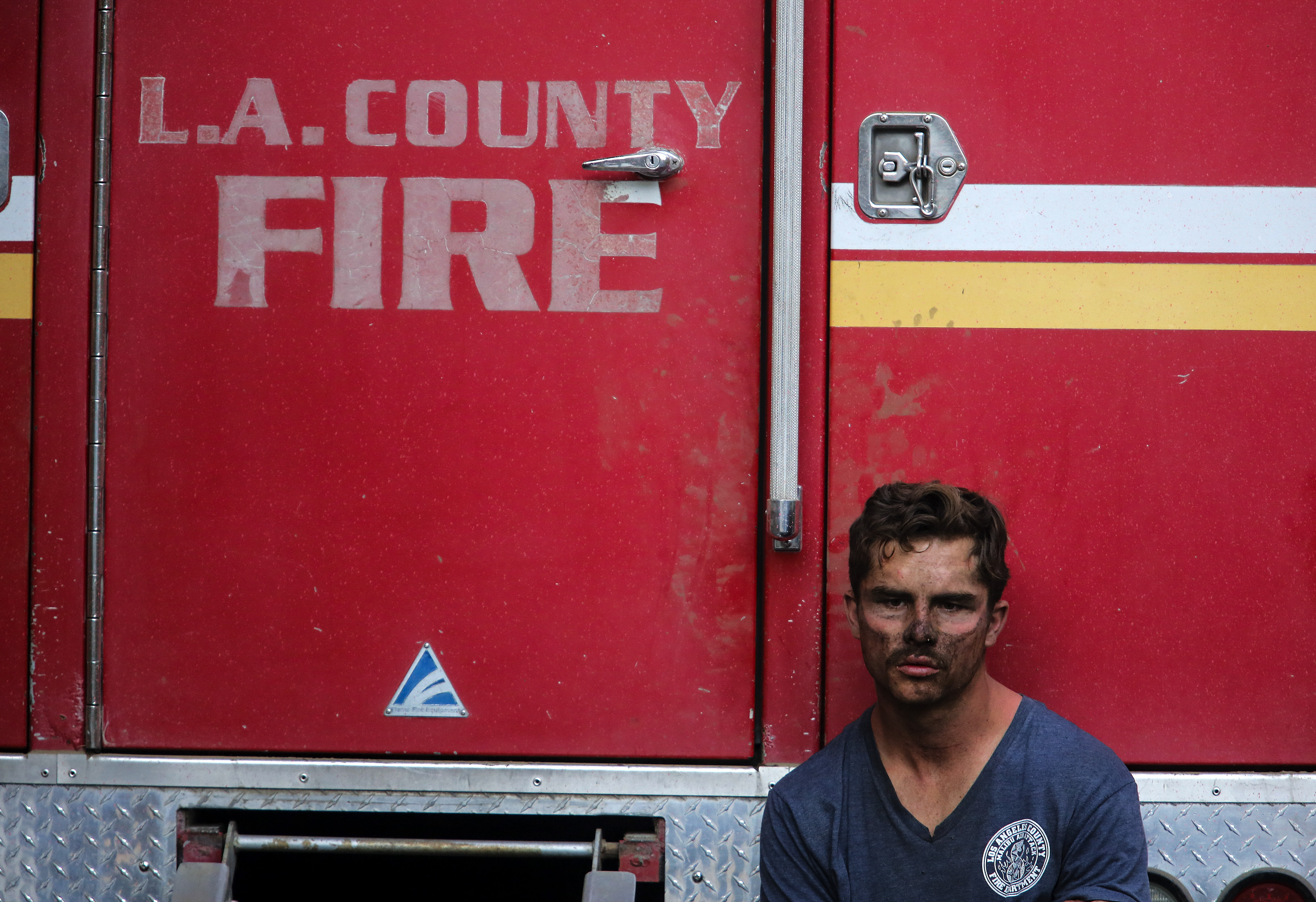 Crews battle California blazes before windstorms return