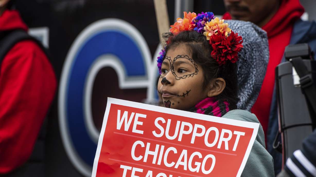 Hackles rise as Chicago teachers strike drags into day 10