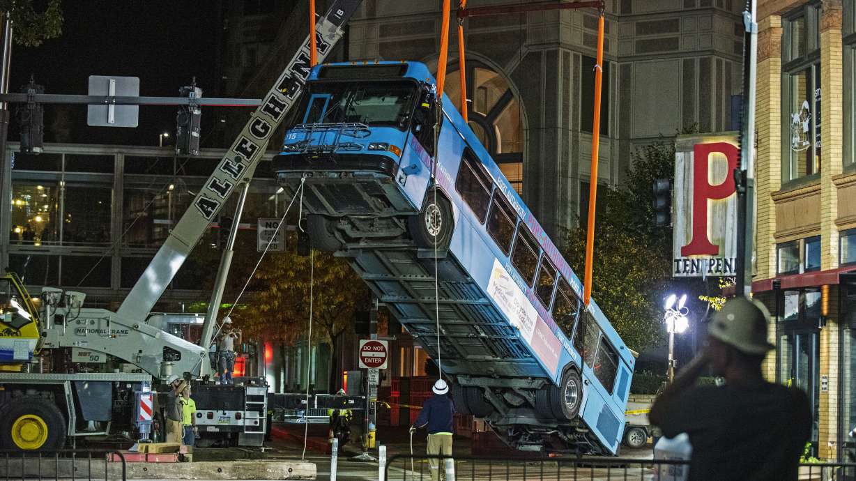 Cranes remove bus partially swallowed by Pittsburgh sinkhole