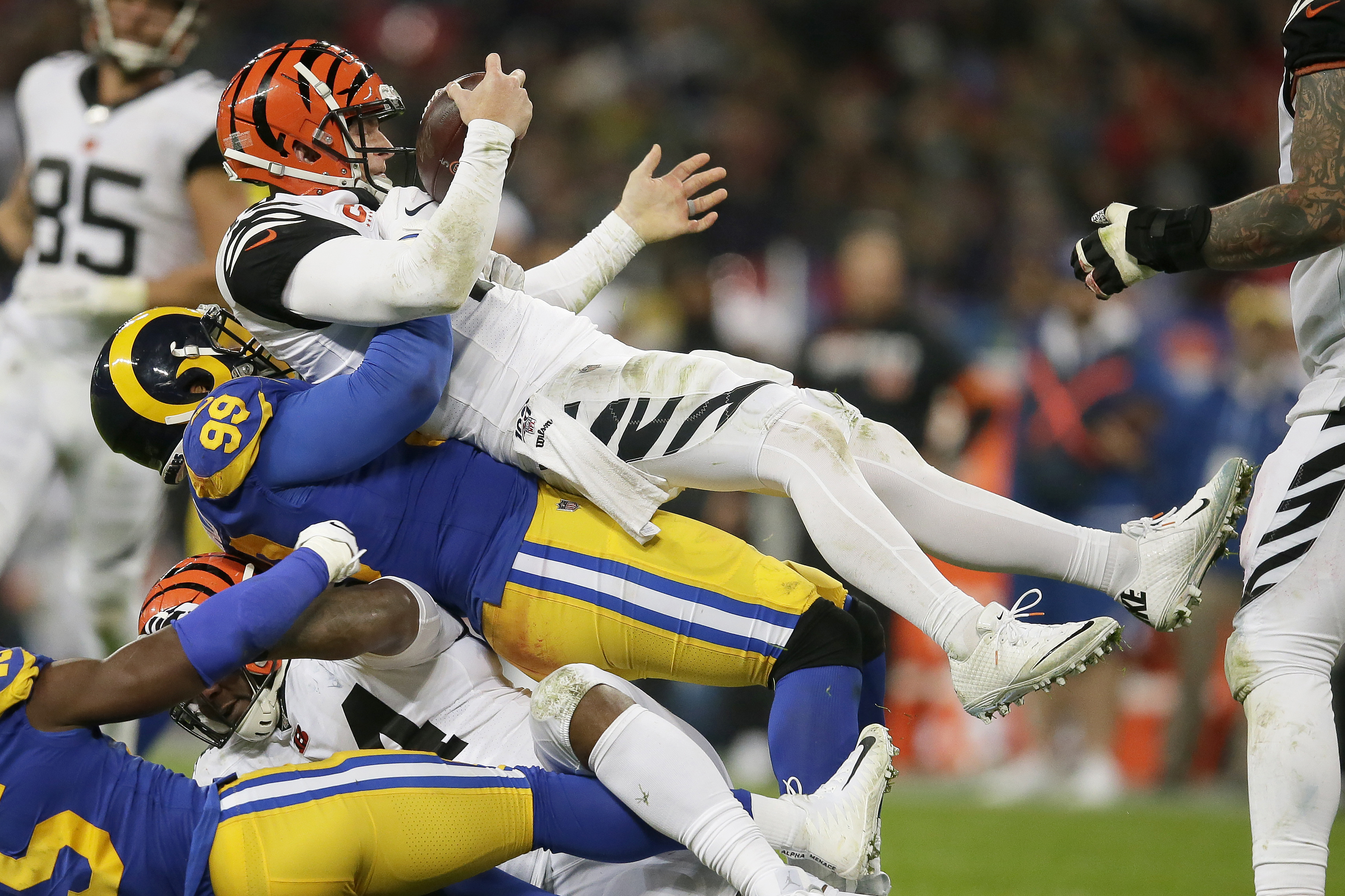 Bengals bench Andy Dalton, turn to rookie after 0-8 start