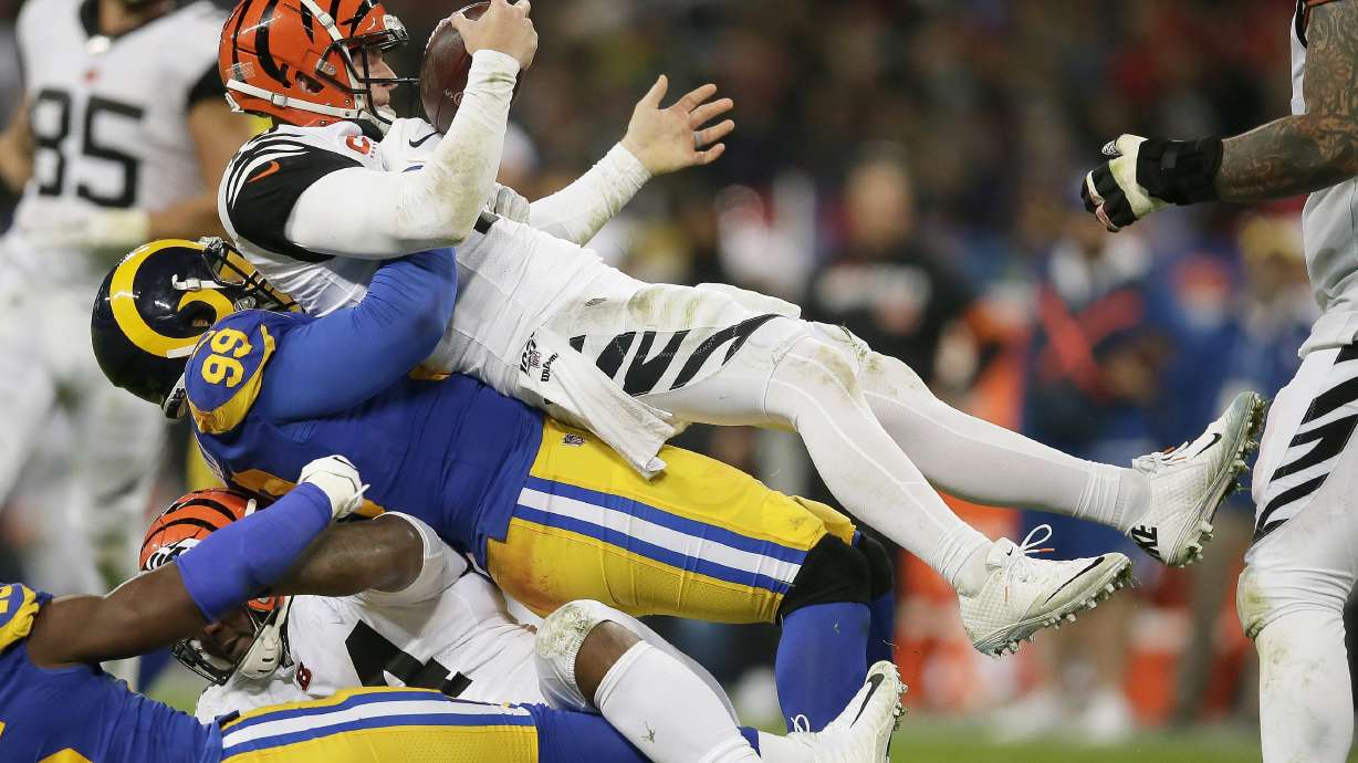 Bengals bench Andy Dalton, turn to rookie after 0-8 start